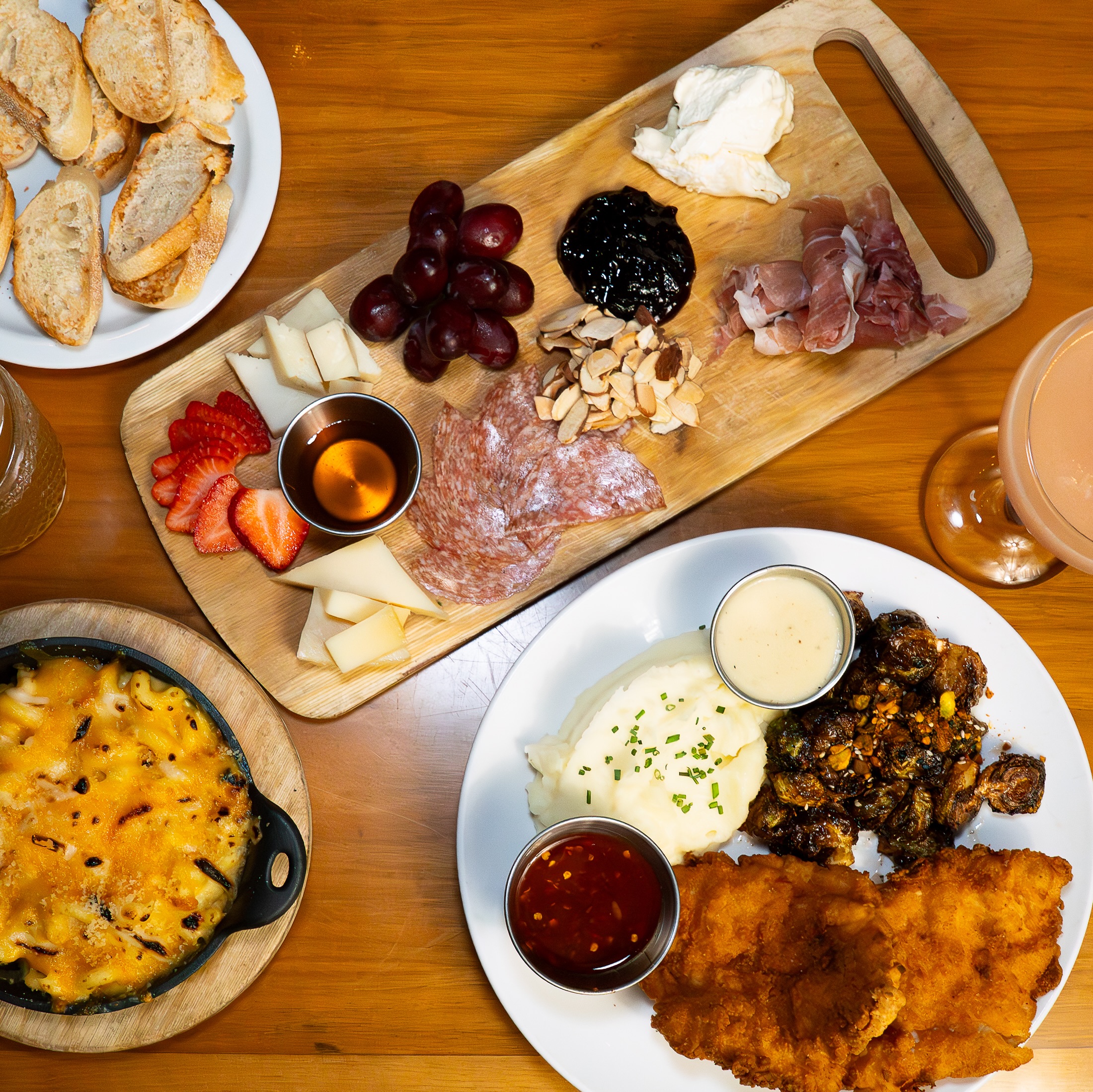 Nothing beats a good meal after a long day. Come sit down with us tonight at The Carvery for something warm, hearty, and worth the trip. 🍽️
.
.
.
#TheCarvery #DinnerTonight #LongBeach #ComeEat #GoodFood