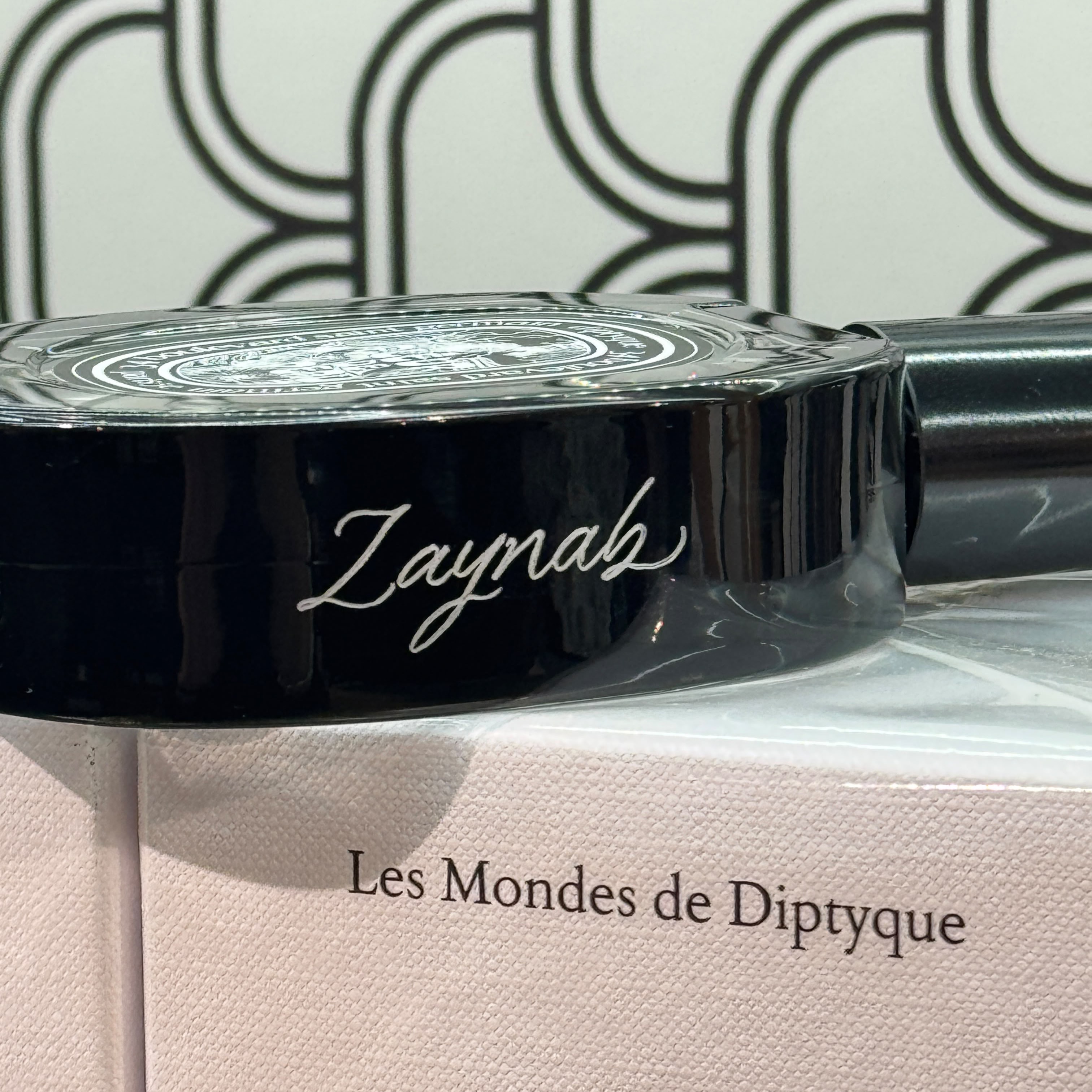 We joined Diptyque last Friday and Saturday, engraving customers’ own messages and names onto their chosen fragrance bottles.
Do you love them as much as we do? ✨
#Diptyque #BottleEngraving #PersonalisedFragrance #LiveEngraving @diptyque