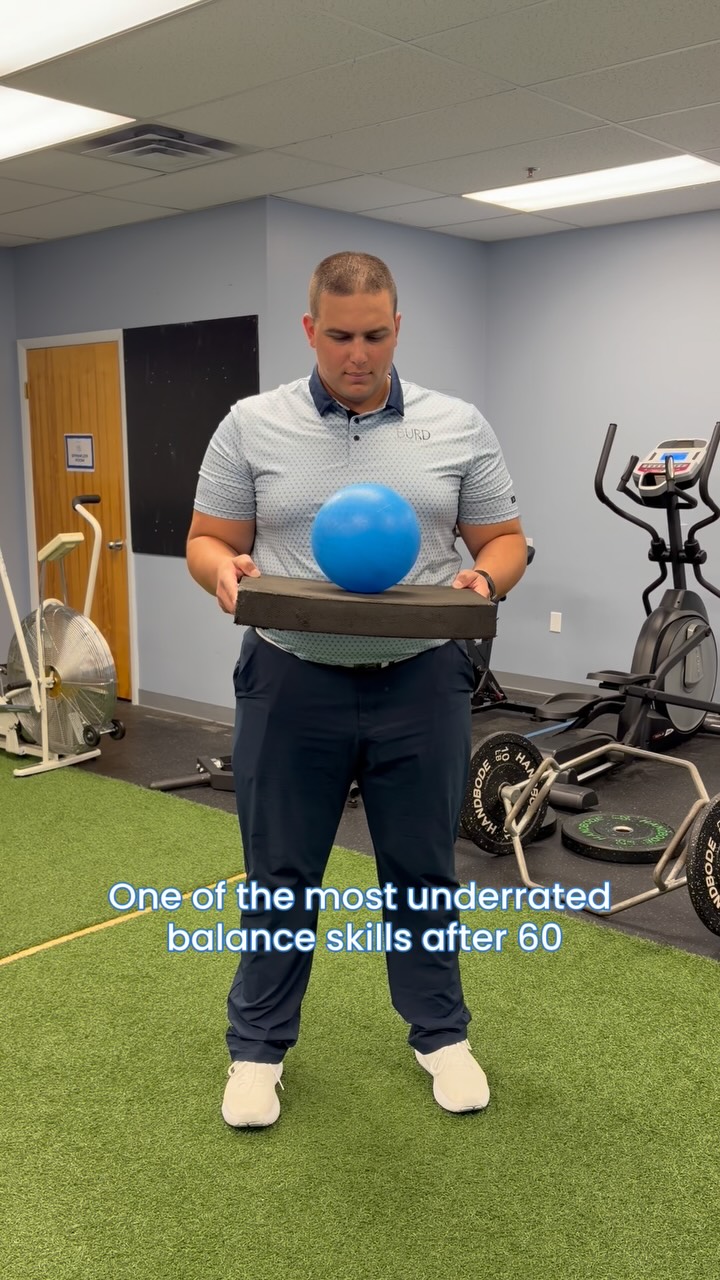 Building the ability to balance and stability as you grow older should not be just about standing in one place. Preventing falls is learning how to carry out daily life activities without putting yourself in danger. This drill challenges your stability and helps you build balance for specially when you are doing a focused task.
#fallpreventionmonth #fallprevention
If you have fall risks, make sure you try this with a professional physical therapist around you or consult one before you do it alone.