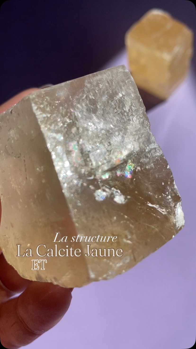 Laquelle vous préférerez? La calcite jaune et sa structure ou la volupté du quartz hemmatoïde?
💛Pour ma part ce sera la calcite, une structure douce qui permet d’assimiler, de comprendre et surtout de prendre la vie comme elle vient malgré les difficultés.
☀️Le Quartz hemmatoide se rapproche de la calcite par ses vertus, concentration, concrétisation des projets, vitalité et force d’agir.
Et pourquoi pas en duo?
#Yellowcalcite