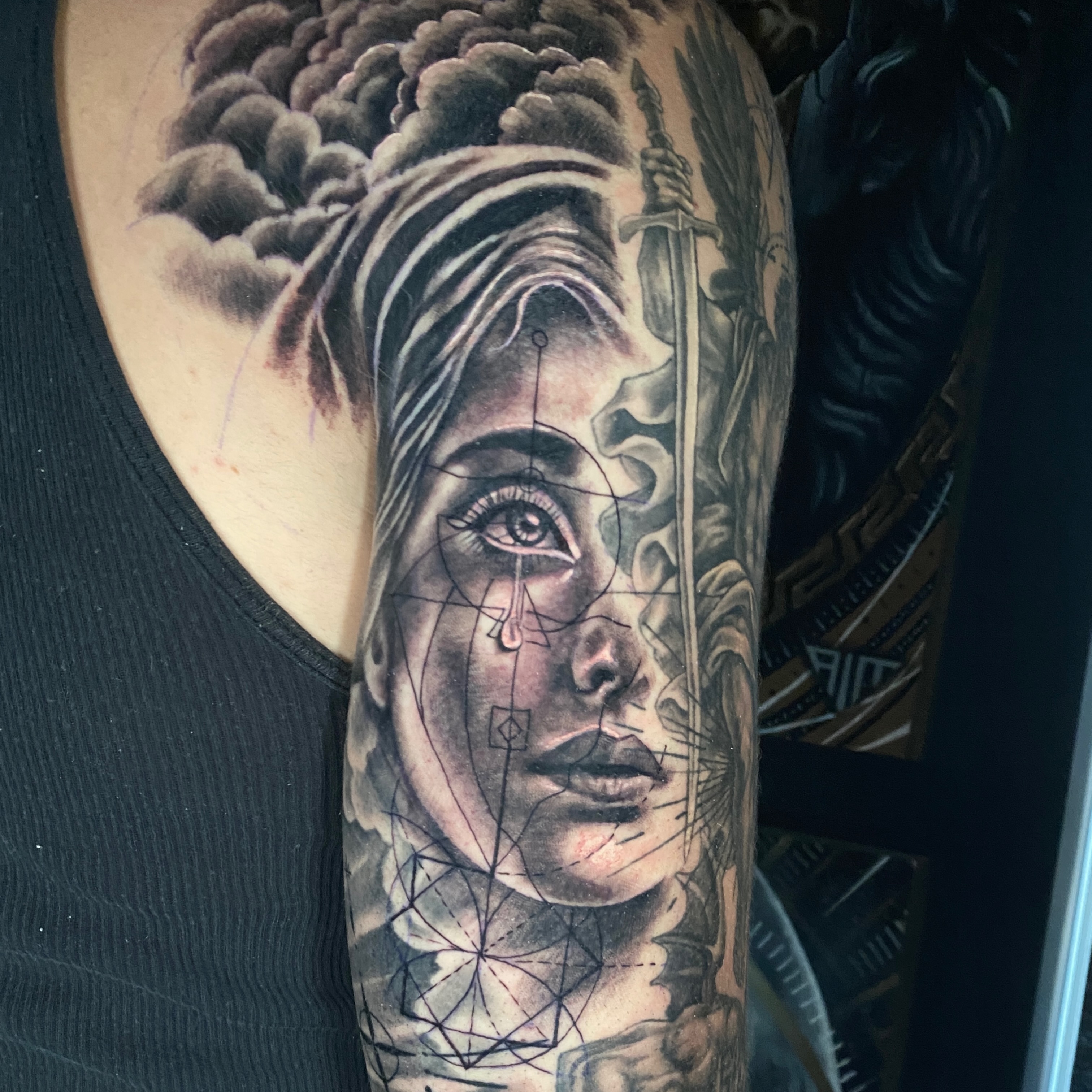 Gap fillers for my guy @topgoober !
.
.
#portraittattoo #gapfillers #peekaboo #ladyface #ladyfacetattoo
