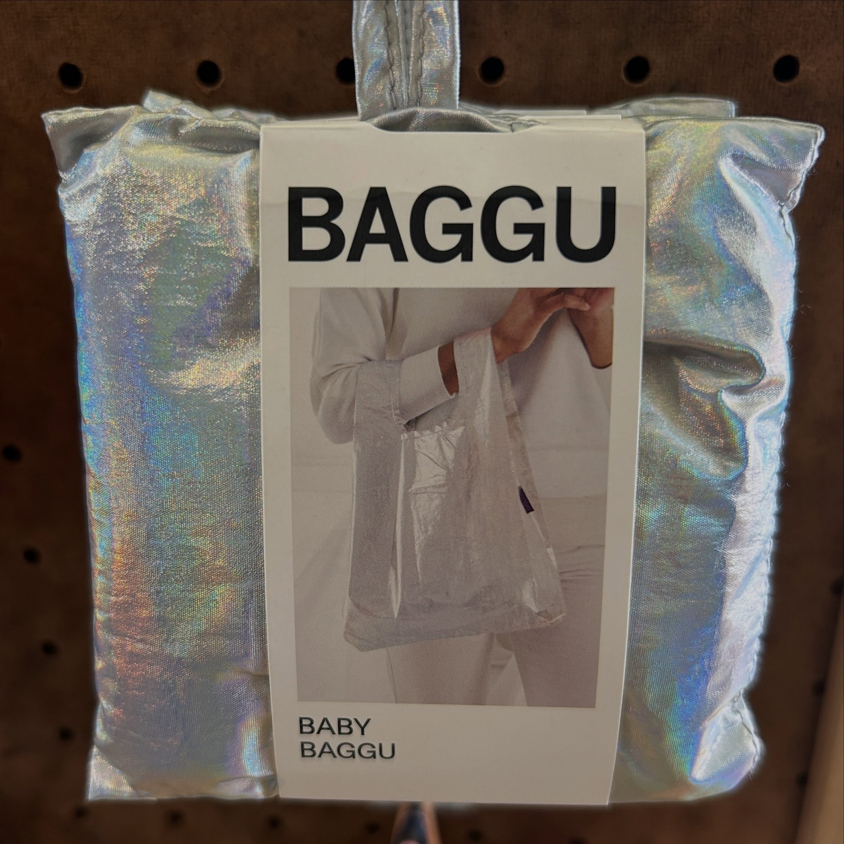 I don’t know if you’ve seen yet, but we recently restocked our @baggu bags at both locations. I think the baby baggu is perfect for a lunchbox. And who doesn’t want a shiny lunchbox! We have other designs that are more subtle, but this one caught my eye today.