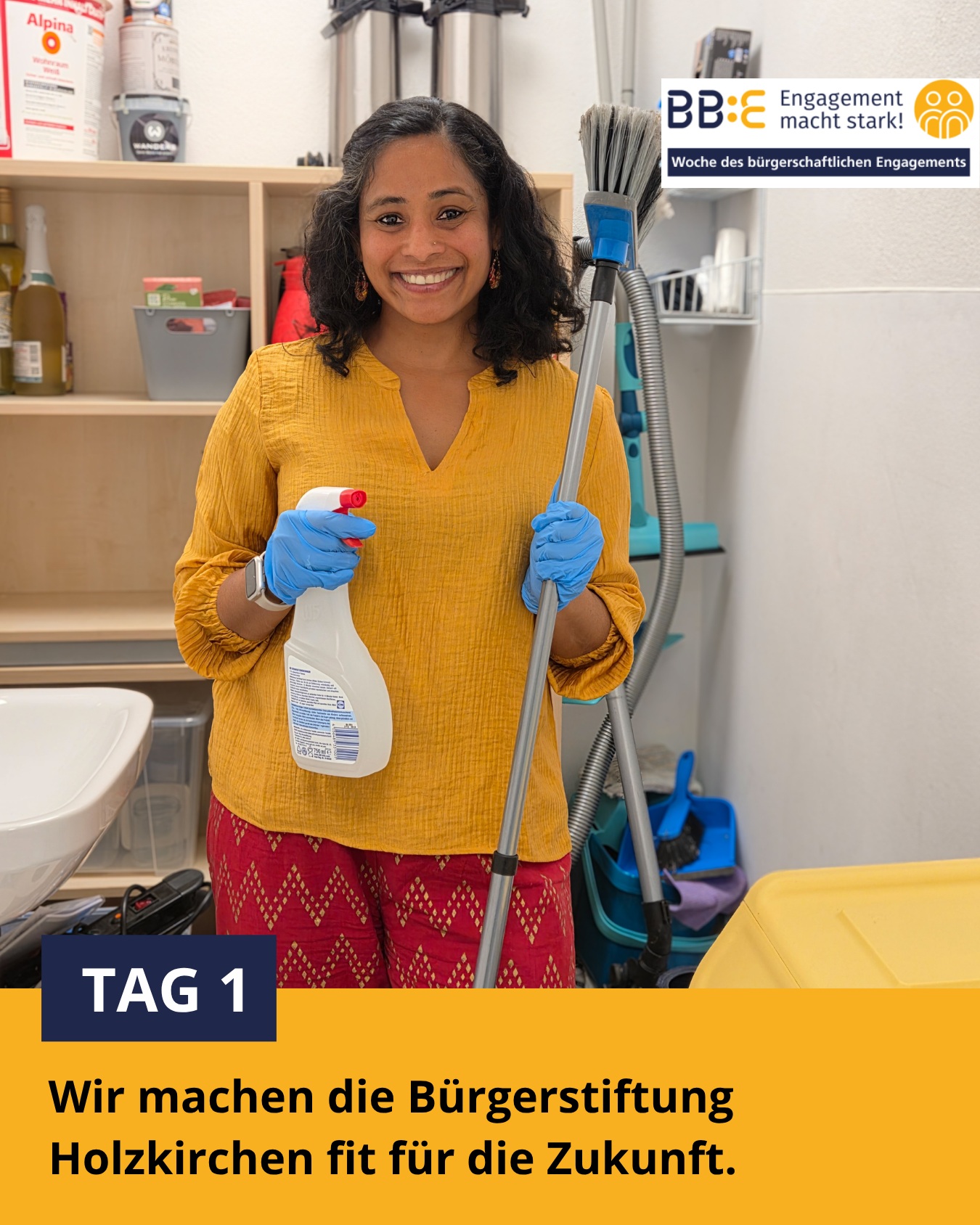 Tag 1 unserer Aktion zur Woche des bürgerschaftlichen Engagements 🧽📦
Heute haben Anuschka vom Projekt Chancenpatenschaften und Franziska vom Netzwerk Ehrenamt den Anfang gemacht. Am späten Nachmittag haben Dagmar von der Bürgerstiftung und Karin von HELP weiter sortiert, aufgeräumt und geputzt.
Heute wurde schon einiges geschafft. Wir sind gespannt auf die nächsten Tage!
Am Freitag schauen wir dann nach vorne: In einer Zukunftswerkstatt wollen wir gemeinsam Ideen für die Bürgerstiftung Holzkirchen entwickeln.
Was wünscht ihr euch für die Zukunft der Bürgerstiftung? Schreibt uns gerne eure Ideen und Gedanken.
#EngagementMachtStark
#WocheDesBürgerschaftlichenEngagements
#MiteinanderZukunftGestalten
#Ehrenamt
#Engagement