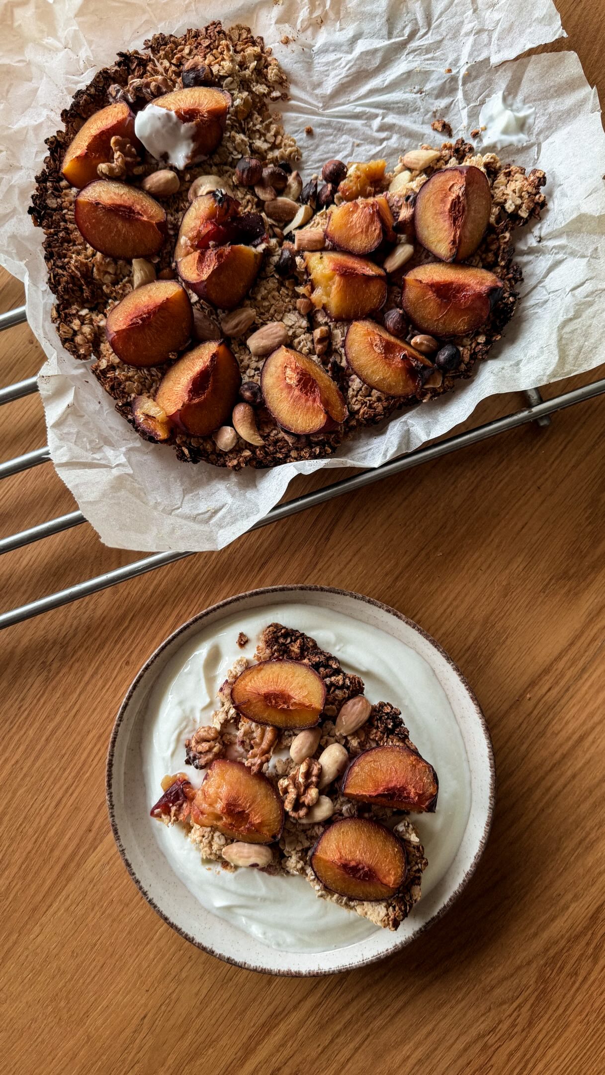 Crumble de avena y ciruelas ⚡️
Aquí tenéis una receta bien nutritiva para retomar hábitos con energía. El pre o post entreno perfecto, con fruta de temporada de @elciruelofruits que todavía tiene ciruelas muy dulzonas ;)
Ingredientes:
- 200g copos de avena
- 2/3 cdas. crema de cacahuete
- 1 chorrito esencia de vainilla
- Miel
- Ciruelas
- Láminas de coco o frutos secos
- Yogur
- Canela al gusto
A disfrutar con salud familia!! 💪🏽🧡
Publi #RecetasFaciles #RecetasConFruta #RecetasConAvena
#EmbajadoresElCiruelo #ElCiruelo