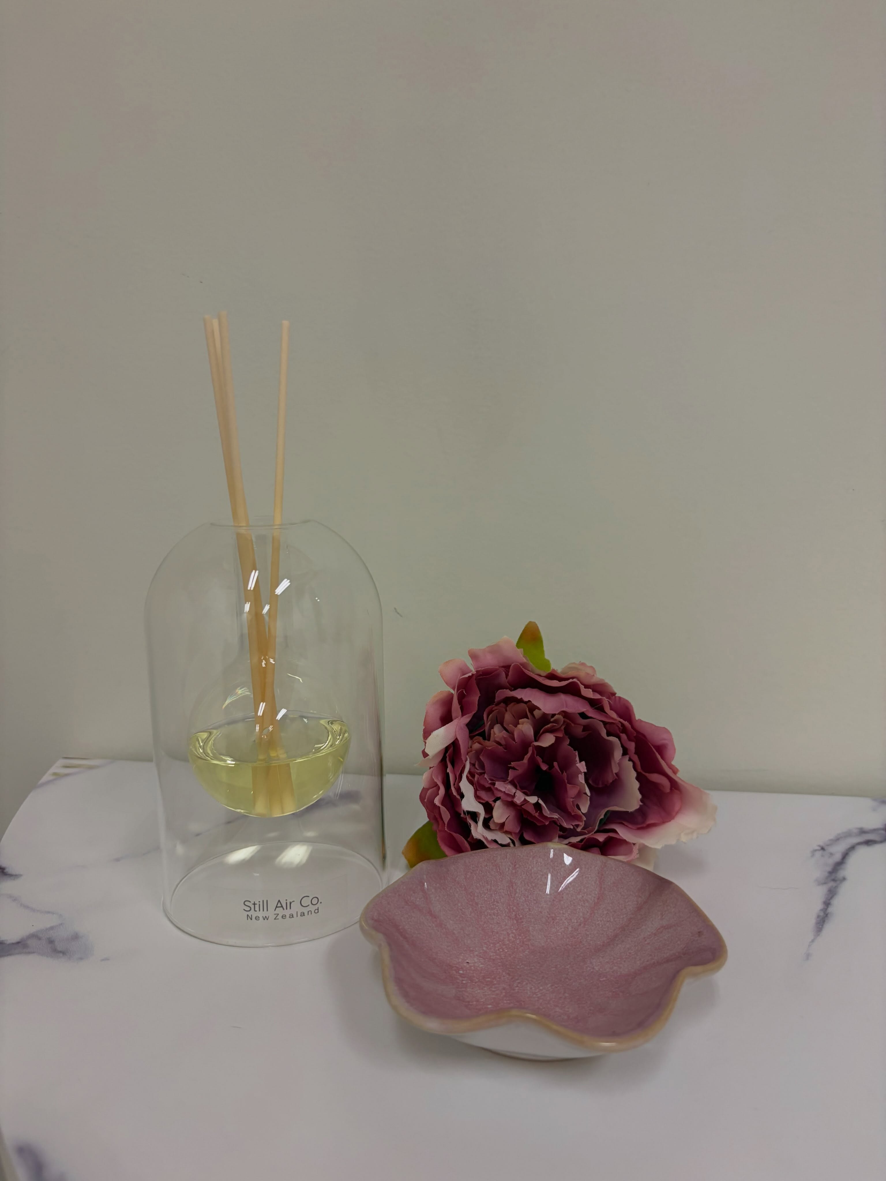 💗 A big thank you to Jess Mundy @stillairco.nz
for sending us one of their beautiful luxury
Still Air Defusers to enjoy here at S’cape 💗
We have this in our beauty area creating a beautiful relaxing atmosphere.
If you love keeping your space beautiful and smelling devine go check out www.stillair.co.nz
#luxuryglassdefuser #designedwithbeauty #supportsmallbuisness