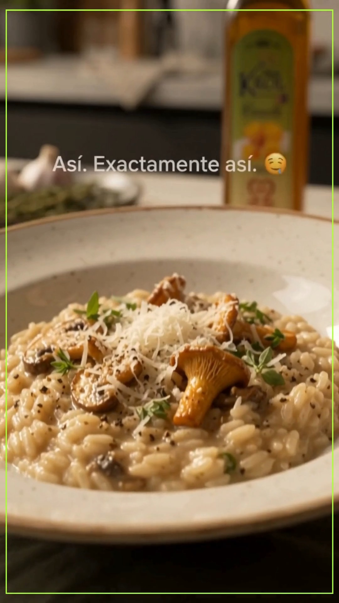 Hay platos donde el secreto no está solamente en el sabor…
Está en la textura. 🤤🍄
Arroz cremoso, hongos bien dorados, ajo, parmesano y paciencia para conseguir ese punto que hace que quieras otra cucharada antes de terminar la primera.
💚 Y KROL acompañando la preparación.
Ahora decinos algo importante:
¿Risotto de hongos 🍄 o de calabaza 🎃?
#KROL #Risotto #RecetasKROL #Hongos #CocinaCasera #FoodLovers #IdeasParaCenar