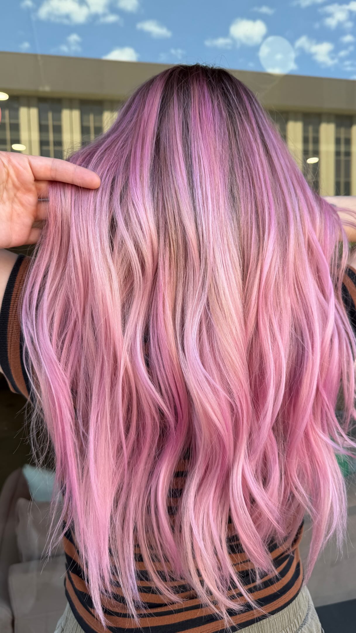 Living our pink hair dreams over here! I actually recommend getting a color shampoo for pastels because they do not last long at all (2-3 weeks) so it’s a great idea to get a color conditioner to freshen it up at that time! #oklahoma #oklahomauniversity #normanhairstylist #normanokhairstylist #normanok