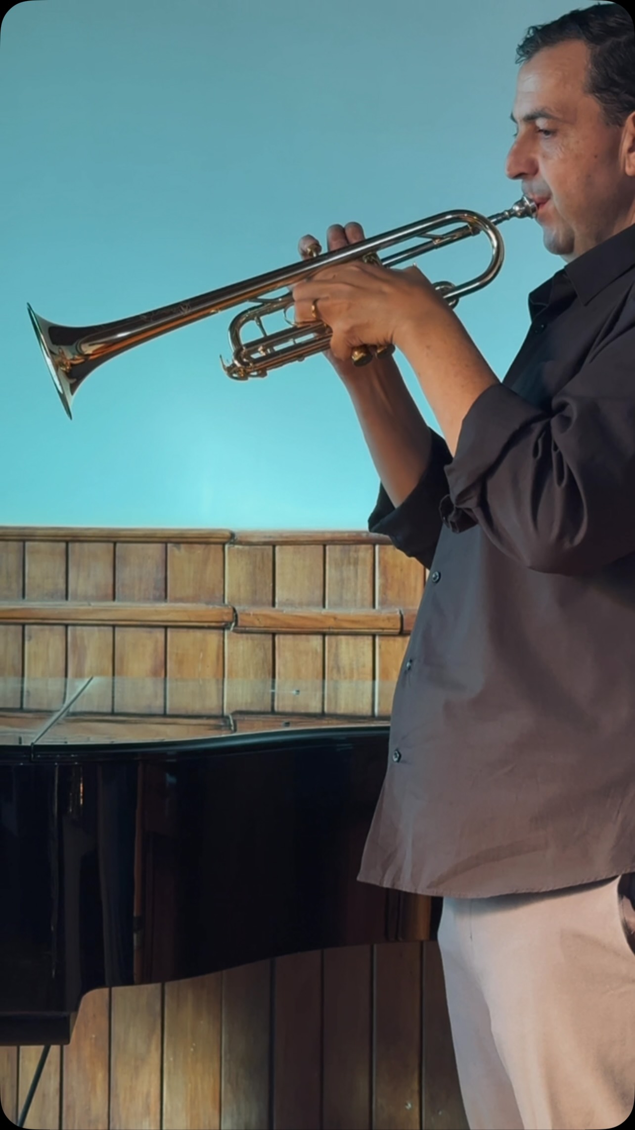 Técnica, expressão e sonoridade em cada nota.
Quando músico e instrumento respondem na mesma direção, cada detalhe da performance ganha espaço.
Encontre instrumentos profissionais para levar a sua música ainda mais longe.
Conheça a Roriz.
#Roriz #Trompete #Trompetista #TrompeteProfissional #MusicosDoBrasil