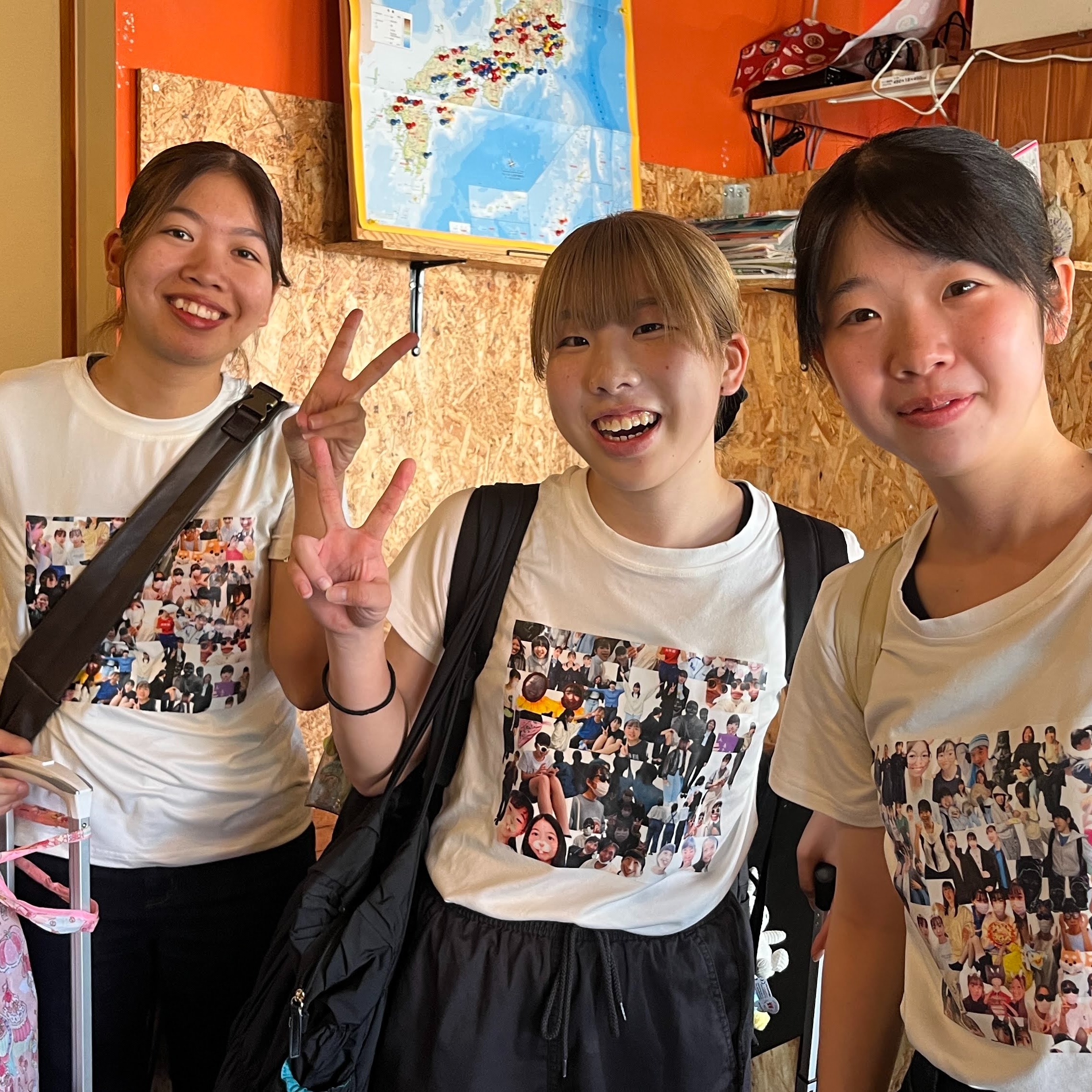とっても仲良しで明るい女子大学生の3人組がルルルに泊まりに来てくれました!🌸✨
実はこの3人、幼なじみ同士!なんと今回の高知旅行のためだけに、思い出の写真がたくさんプリントされた「世界に一つだけのお揃いオリジナルTシャツ」を作って着てきてくれたんです!絆の強さと愛が素晴らしすぎて、見ているこちらまでほっこり&大感動!胸の写真コラージュ、本当に最高すぎます!👍プリントされた過去の思い出たちと一緒に旅をしているみたいで素敵ですね!
朝は心地よい光が入る窓際の席で朝食を食べながら、朝からいろんなお話で大盛り上がり!笑顔と笑い声があふれる、とっても賑やかで楽しい時間を過ごしてくれました。
これからもずっと仲良しで、最高の思い出をたくさん作っていってくださいね!高知旅行の続きも思いきり楽しんできてね!またいつでも3人で遊びに来てね!いってらっしゃい!👋✨
---
We had a wonderfully bright group of three female university students staying with us at LuLuLu! 🌸✨
They are childhood friends, and surprisingly, they made matching custom T-shirts featuring a collage of their memories just for this Kochi trip! The photo prints on their shirts were so amazing and heartwarming—it felt like they were traveling together with all their past memories! 👍
In the morning, they enjoyed breakfast by the bright window side and had so much fun chatting and laughing together! Their happy energy warmed up our whole lounge.
Hope you all stay best friends forever and create many more wonderful memories together! Enjoy the rest of your Kochi trip, and come back to visit us anytime! Have a great trip! 👋✨
.
.
.
【Lululu Info】
🎸 生演奏 (Live Music): 17:30〜
🍛 カレー夕食交流会 (Free Curry): 18:00〜
🚃 アクセス: 路面電車「旭町一丁目」すぐ(中心部まで10分)
🏪 隣にコンビニあり!
🏠 ご予約・詳細はこちら(公式サイト)https://www.officelululu.com/blank-4
【Lululu Info】
🎸 Live Music: 17:30〜
🍛 Curry Dinner: 18:00〜 (Free for guests!)
🚃 1 min from Tram Stop / 10 min to Downtown
🏪 Convenience store is right next door!
🏠 Reservation (Official Site) https://www.officelululu.com/blank-4
#高知 #高知観光 #高知一人旅 #ゲストハウス #高知宿 #交流を楽しめる宿 #高知市 #ルルル #女子旅 #幼なじみ #お揃いコーデ #Kochi #Shikoku #JapanTravel #Guesthouse #Ohenro #LiveMusic #TravelJapan #GirlsTrip #MatchingTshirts