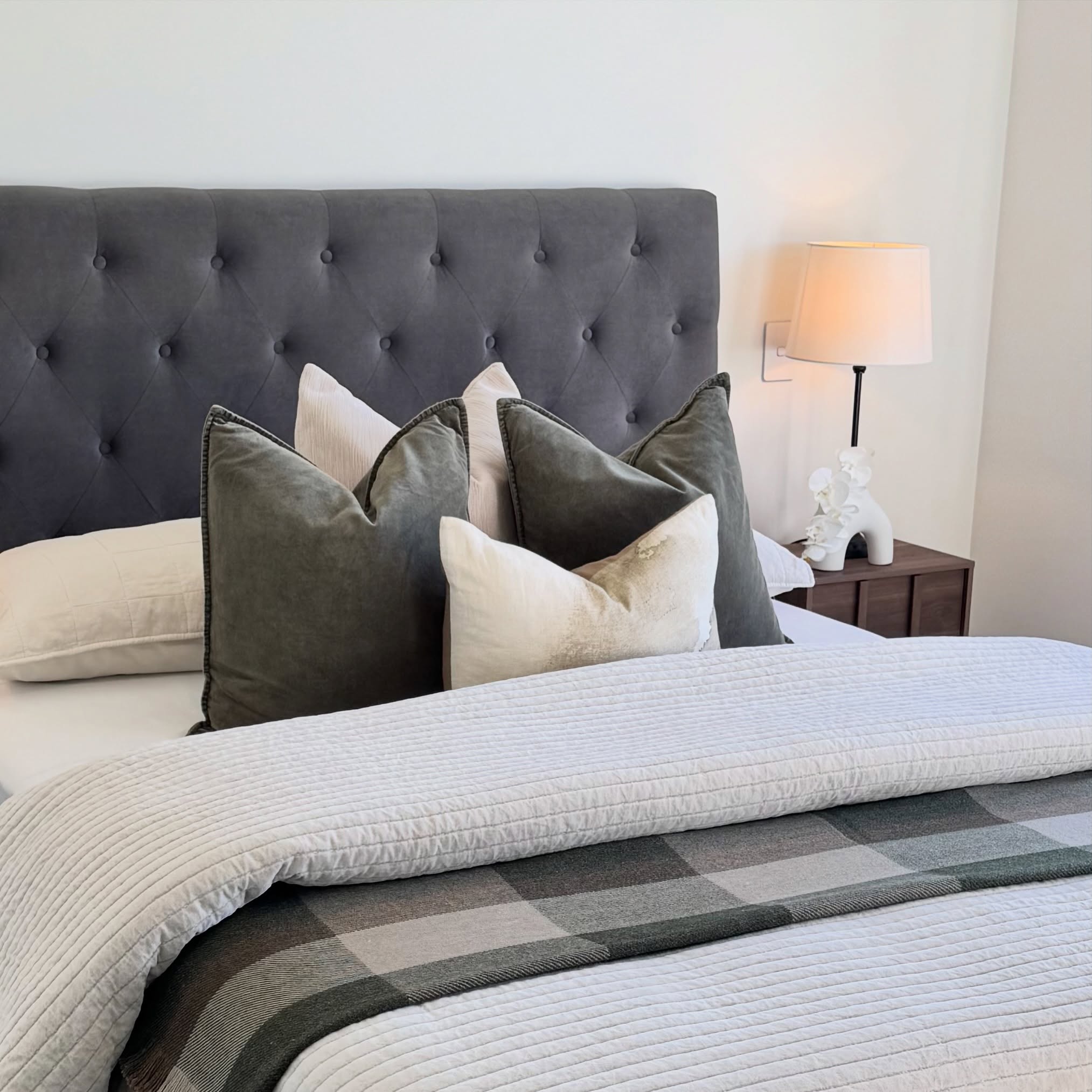 TEAM | work
We may be the largest staging business in the Manawatu, but our clients are never just another number.
We pride ourselves on our Beautiful Living experience. That means attentive communication, a quality stage with premium furnishings and attention to detail right through to the removal of your furnishings upon sale✔️