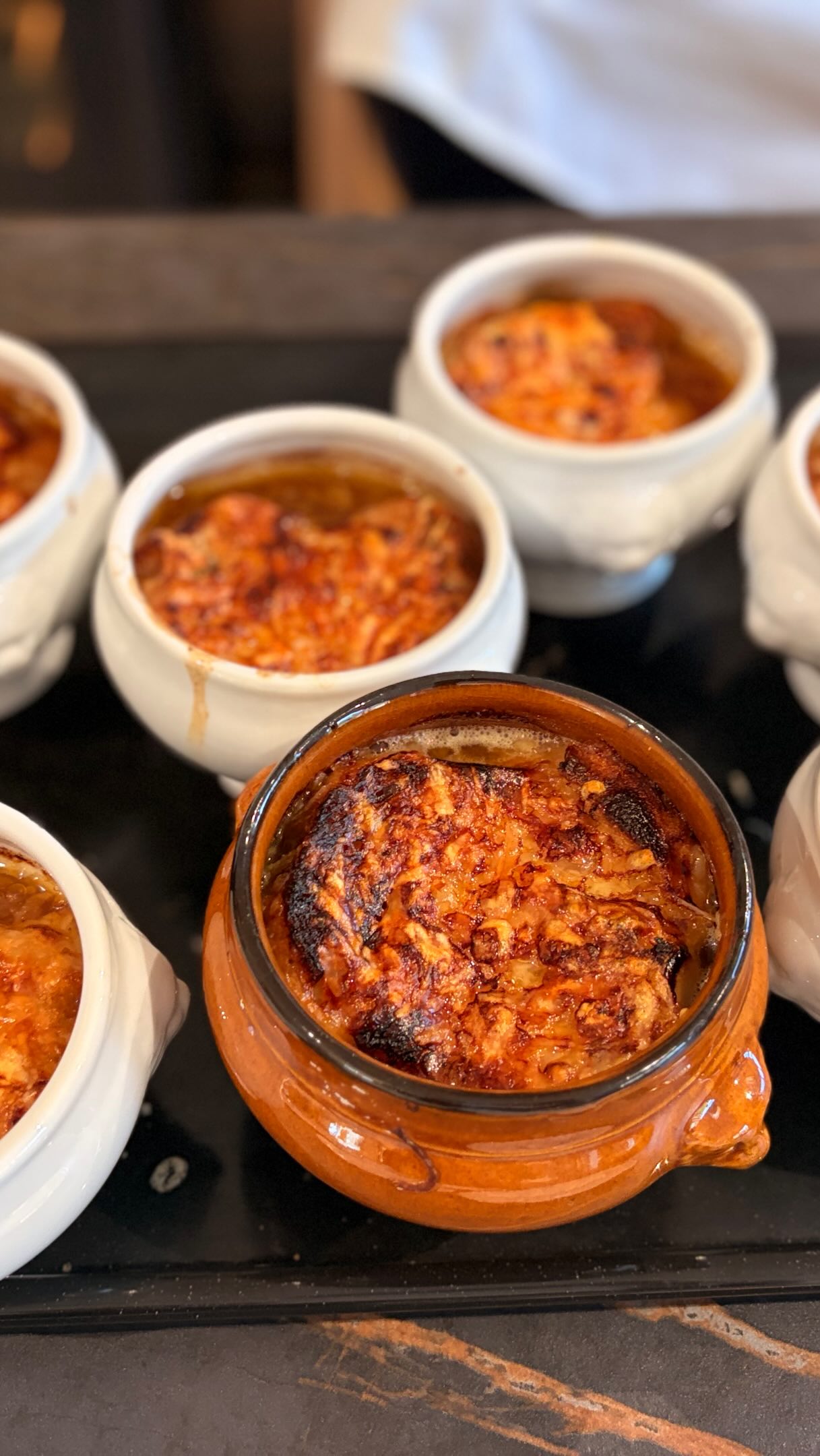 There’s something deeply comforting about a bowl of French Onion Soup. 🧅🇫🇷
Slowly caramelized onions, rich broth, crusty bread and a generous layer of golden, bubbling cheese… simple ingredients transformed into something extraordinary.
The secret? Patience. Let those onions cook slowly until deeply golden and naturally sweet — that’s where the magic happens.
A true French classic, made to be savored slowly. 🥖✨