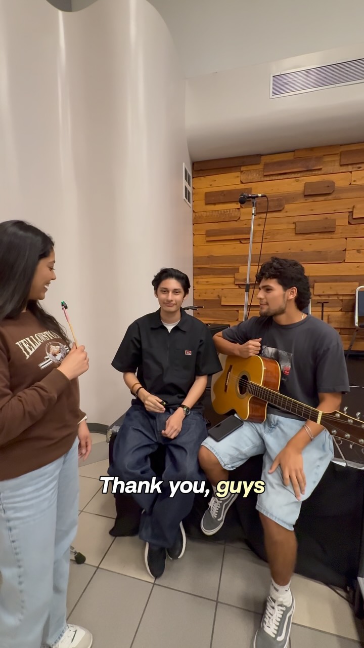 Conocer a los hermanos de Llamada Final Worship un poco más!! Y en los comentarios pongan su alabanza de adoración o de júbilo favorito 🥳🎉
·
·
·
·
·
·
@inspiracion_worship • @marcoswitt • @asaeltorres1 • @hillsongunited
#somosllamadafinal #llamadafinaldowney #ministeriosllamadafinal #diosteama #inspiración