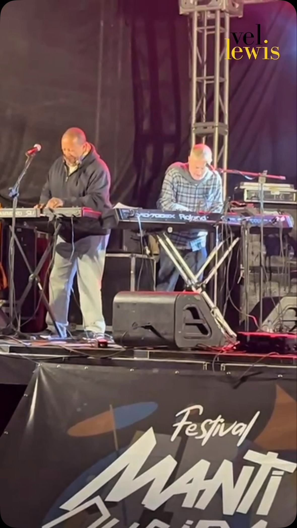 Vel Lewis performing Herbie Hancock’s “Watermelon Man” with Marvio Ciribelli at the Mantiqueira Jazz Festival.
Follow Vel Lewis Music for more!
#vellewismusic #jazz #music #hammondorgan #watermelonman
