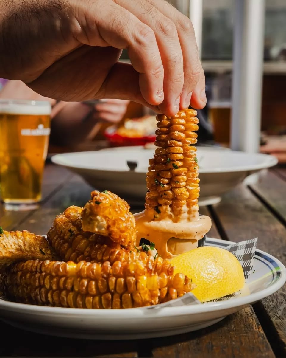 Get ready to get messy in the best way possible 🌽
Our Corn Ribs are hot, smoky, perfectly spiced, and completely addictive. Charred to perfection, tossed in iconic house seasoning, and made for sharing (or keeping all to yourself- we won't judge).