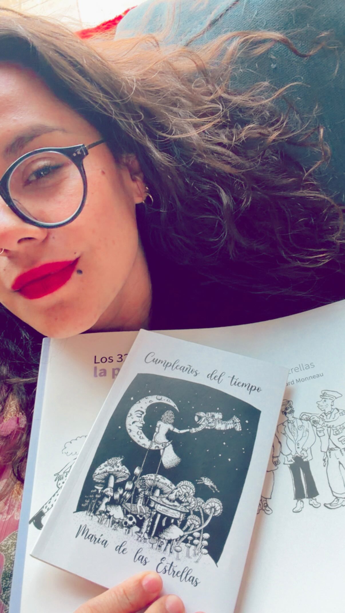 María de las Estrellas o la poeta de la que vivo enamorada. Pásense y enamórense también. 🌸🖤