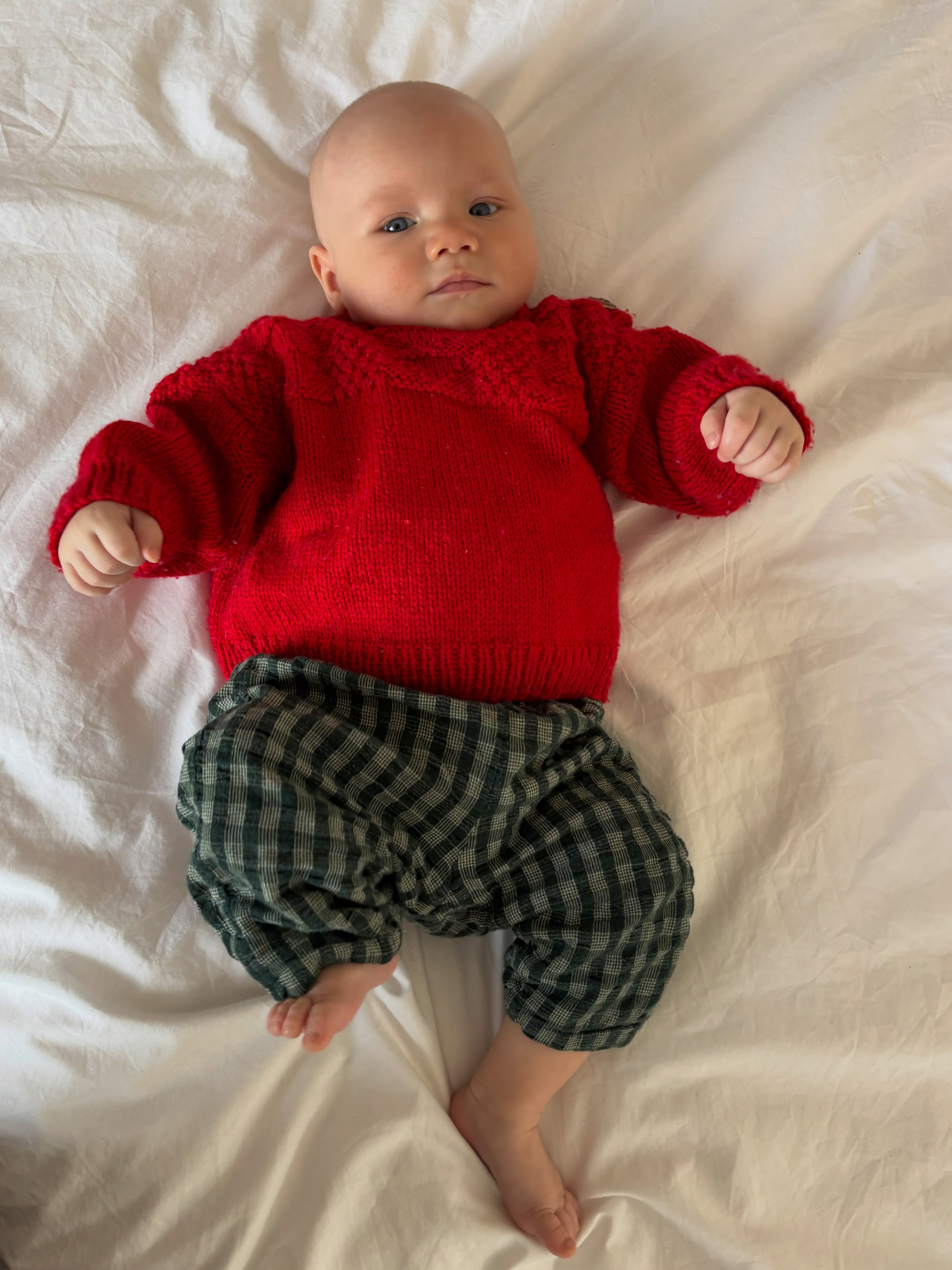 OOTD: my old jumper which my great aunt knitted 30+ years ago and my goddaughter’s old trousers❣️and for me - my pre-preg jeans!!! Which v much fit differently, but that’s ok! This bod has grown, birthed and is now feeding a whole other bod 🫶🏻