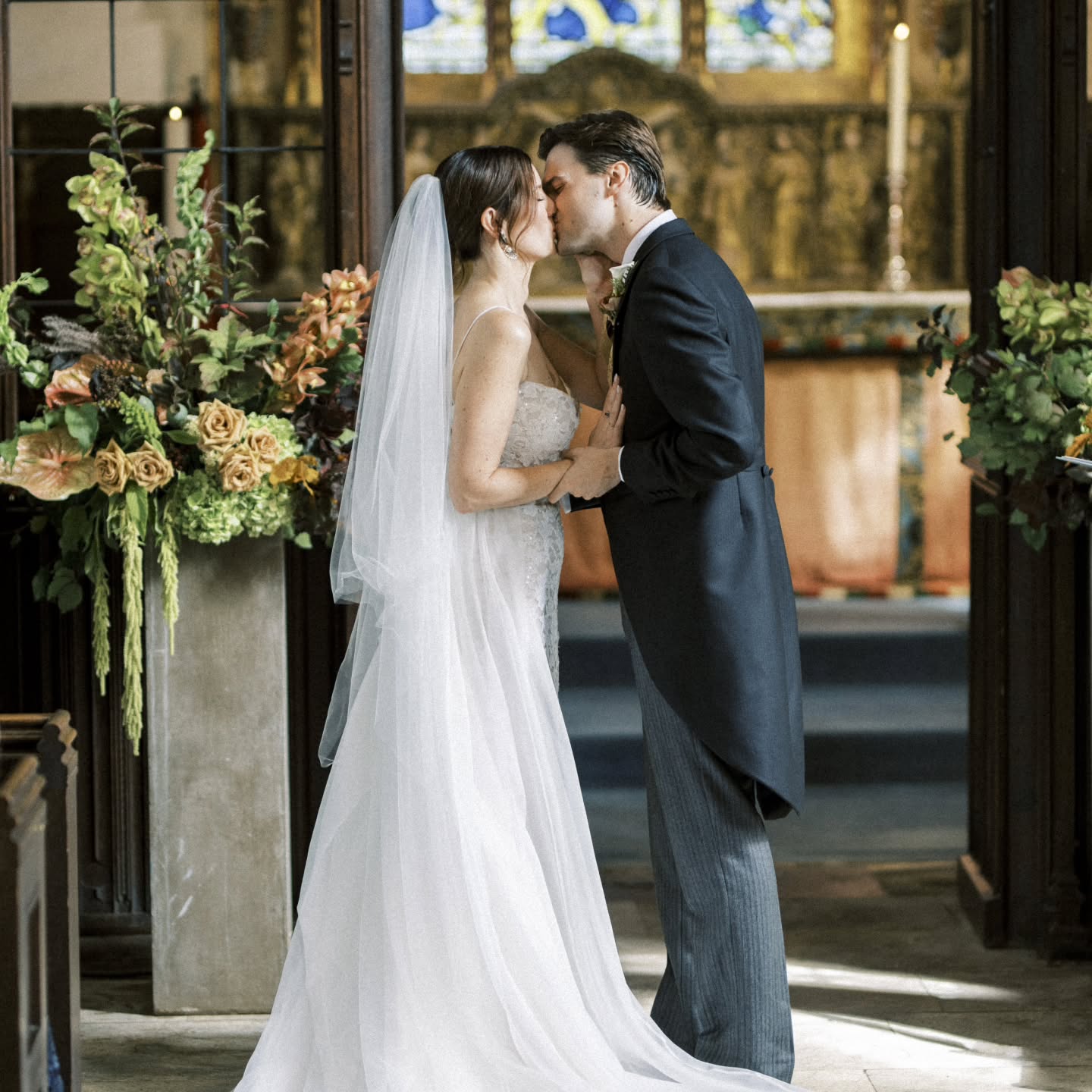 Its Autumn and life is starting to ease into a slower pace... this beautiful couple R & S last September.
Just a beautiful day full of charm and love.
I adore this time of year... and still lucky enough to have some lovely weddings spread from now all the way to Christmas..
So bring on rustic rich tones, texture and masses of scrumptious blooms.
#autumnalflowers #weddingflowersdorset #weddingflorist #weddingflorals