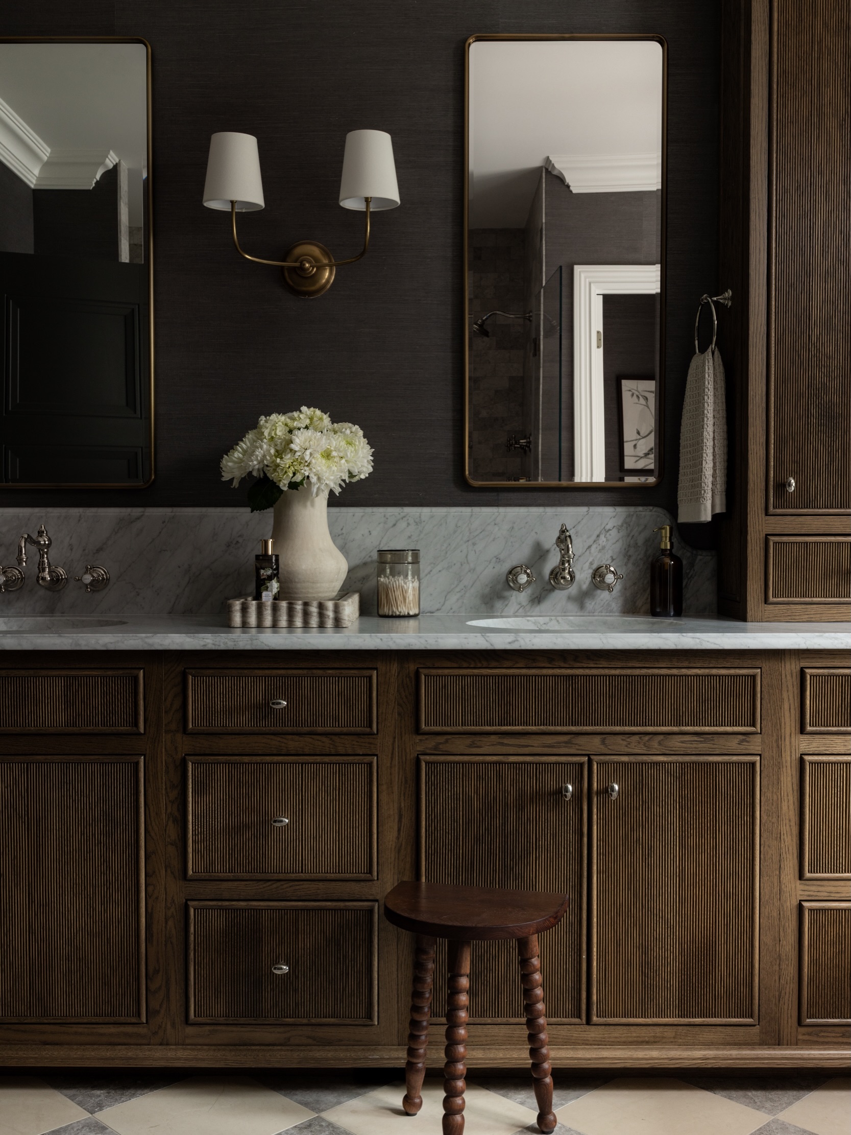 We designed the luxurious and inviting primary bathroom for our Annie Pass Project with rich wood cabinetry, tailored drapery, stunning wall mount faucets, and limestone floor tiles.
Would you ever want to leave this bathroom?
Photography: @raquellangworthy.photo
#njinteriordesigner #njdesigner #newbuild #custombuild #primarybathroom