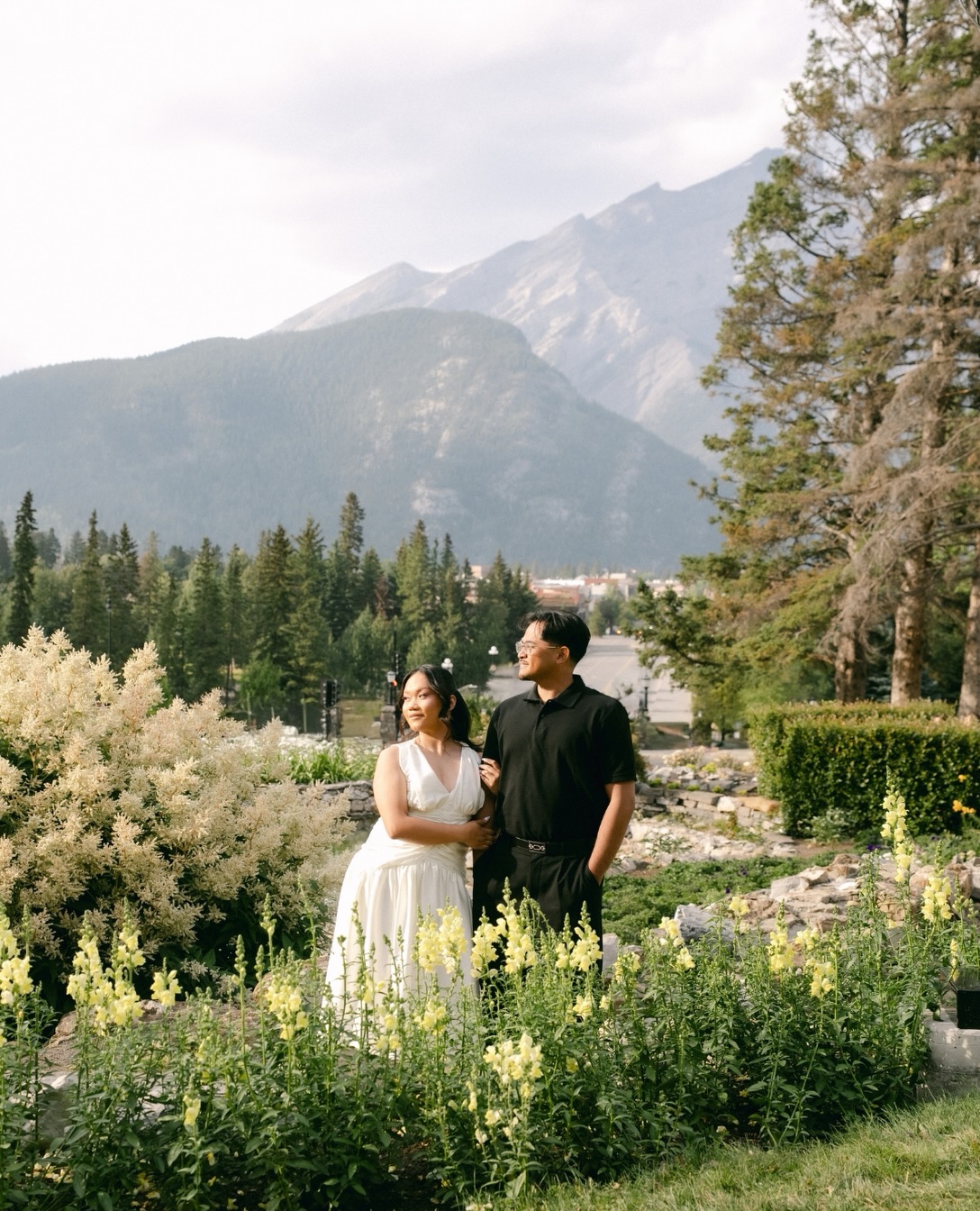 a little change of scenery 🏔️ golden hour with C + A