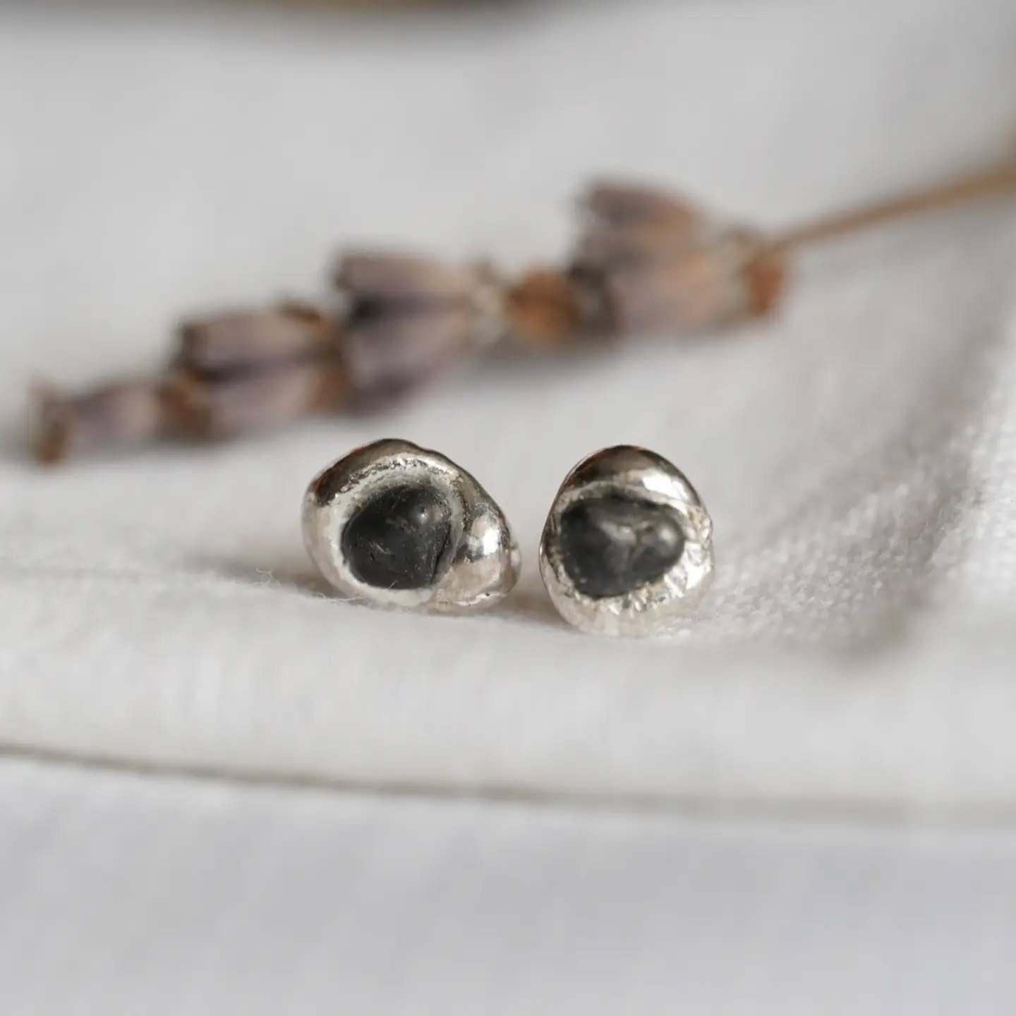 These are such fun earrings to make. I recycle scraps of sterling silver by melting them into a molten ball of silver into which I push a little raw nugget of sapphire. No two are ever the same but they're all equally cute 💕