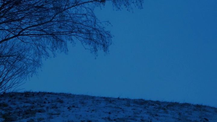 ๐ป๐ ๐ด๐๐๐ ๐ฐ๐ is a four-film programme about sincerity as a decisionโmade precisely when the conditions for it are absent, chosen rather than proven or given. Ahead of the full programme, weโre sharing trailers of three of the films, plus the full lineup below๏ผ
๐๐๐๐ ๐๐ฎ๐ฅ๐ข๐งย @dioamiu โ ๐จ ๐พ๐๐๐
๐๐๐๐๐ ๐ป๐๐๐๐ ๐๐ ๐ซ๐ ยท 08:37
๐
๐ฅ๐จ๐ซ๐ข๐๐ง ๐๐ฎ๐๐จ๐ฅ๐ฉ๐กย @noamelifilm , ๐๐ ๐๐ฎ๐๐ช๐ขย @yueqi_the_researcher , ๐๐ฒ๐ซ๐ฒ๐ฅ๐จ ๐๐ฅ๐๐๐ซ๐ข๐๐ฏย @lirrik_alferiev โ ๐๐๐๐: ๐จ ๐บ๐๐๐๐ ๐ถ๐
๐๐๐๐๐ ยท 15:40
๐๐ข๐ฌ๐ก๐ ๐๐๐ซ๐ฏ๐ข๐ย @r4gusemesta โ ๐บ๐๐๐๐๐ ๐ท๐๐๐๐
๐ (๐๐๐๐๐ ๐ท๐๐๐
๐๐) ยท 05:45
๐๐ฌ๐ข๐ง-๐๐ฎ ๐๐ก๐๐งย @hsin.y.chen โ ๐ด๐๐๐๐๐๐ ๐ฐ๐๐๐๐ ยท 15:50
-
๐จ ๐พ๐๐๐
๐๐๐๐๐ ๐ป๐๐๐๐ ๐๐ ๐ซ๐, ๐๐ข๐ซ. ๐๐๐๐ ๐๐ฎ๐ฅ๐ข๐ง @dioamiu
๐๐ฒ๐ง๐จ๐ฉ๐ฌ๐ข๐ฌ:
In 2032, an asteroid is predicted to bring an end to human civilization within months. As the countdown to impact begins, I create a device that allows me to make the most precise, sincere, and perfect wish toward the approaching asteroid. The film unfolds as a final personal record created in the face of an inevitable ending.
๐๐๐ซ๐๐๐ง๐ข๐ง๐ ๐๐ข๐ ๐ก๐ญ
19 September ยทย @studio.db.berlin
Followed by an in-person conversation with filmmakers.
๐ LINK IN BIO
โจ Stay tuned
๐ด๐๐๐๐๐๐ ๐ฐ๐๐๐๐, ๐๐ข๐ซ. ๐๐ฌ๐ข๐ง-๐๐ฎ ๐๐ก๐๐ง @hsin.y.chen
๐๐ฒ๐ง๐จ๐ฉ๐ฌ๐ข๐ฌ:
The refracted gaze on Mianhua Islet, Taiwanโs eastern de facto border, turns the concrete landscape of physical territory into a mirage of politics and topography. The fragmented image of the frontier reflects the ambivalent state of Taiwanese subjectivity. The camera slowly sweeps over the contour of the islet as if touching the countryโs body to ensure its existence.ย
๐๐ข๐ซ๐๐๐ญ๐จ๐ซโ๐ฌ ๐๐ญ๐๐ญ๐๐ฆ๐๐ง๐ญ:
The refracted gaze on Mianhua Islet, Taiwanโs eastern de facto border, turns the concrete landscape of physical territory into a mirage of politics and topography. The fragmented image of the frontier reflects the ambivalent state of Taiwanese subjectivity as well as the countryโs struggle to recognize itself and being recognized. The camera slowly sweeps over the contour of the islet as if touching th