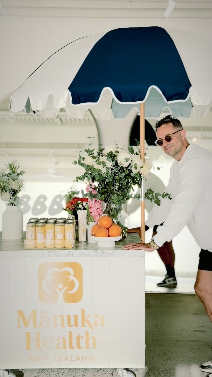 Bondi Beach, but make it mango, coconut & Manuka honey. 🥭🥥🍯
For this Body by Brenna activation at Bondi Beach, Captain&co created a custom Mango Coconut Smoothie with Manuka Honey, developed especially for the event and served ice-cold in our signature clear cans.
The full activation was customised from top to bottom, with a branded drinks cart, branded clear cans and a bespoke drink recipe designed specifically for the brand and the Bondi setting.
Our clear can drinks are one of our favourite ways to bring a brand activation to life. Custom recipes, beautiful presentation and branding that turns every drink into part of the experience.
Freshly made. Beautifully branded. And very, very drinkable.
Looking for clear can drinks, a branded drinks cart or custom beverages for a Sydney brand activation? Captain&co creates complete beverage experiences for launches, PR events, corporate activations and pop-ups across Sydney.
#ClearCanDrinks #BrandActivationSydney #BondiBeach #DrinksCartSydney #captainandco