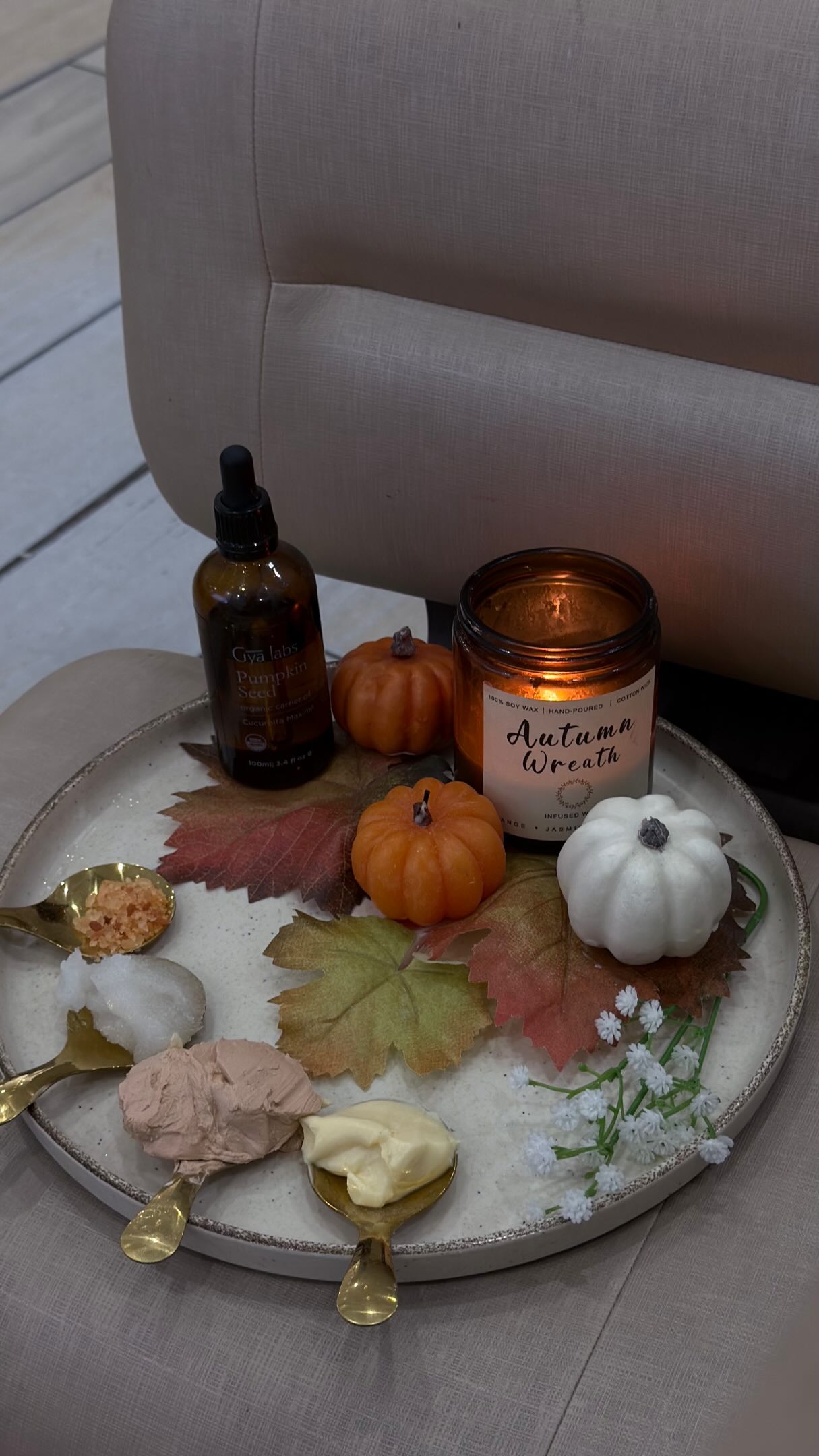 everyone’s favorite pedicure scent is back 🎃 treat your feet to a cozy seasonal pampering with warm aromas, gentle exfoliation and deep hydration!
#pedicure #spapedicure #pumpkinspice #pumpkinspiceeverything #fallscents