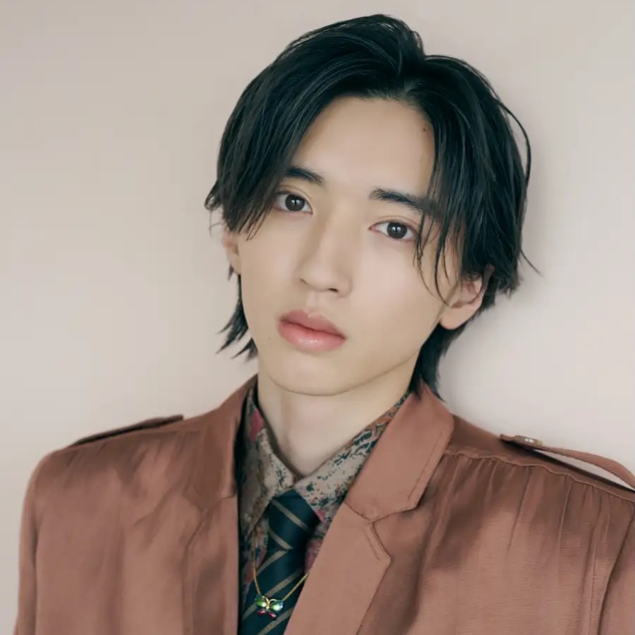 道枝駿佑(なにわ男子)がメゾン ヴァレンティノのブランドアンバサダーに就任!
【道枝駿佑コメント】
「メゾン ヴァレンティノのブランドアンバサダーに就任できたことを、とても光栄に思います。ヴァレンティノは、僕自身がデビュー後に初めて手にしたブランドです。2年ほど前からご縁をいただき、そのご縁がつながり、こうしてブランドアンバサダーに就任できることをとてもうれしく思っております。これからもメゾン ヴァレンティノとともに、その魅力をより多くのみなさまにお伝えできるよう、発信してまいります。」
メゾンは彼をアンバサダーとして迎えられることをとても嬉しく思っており、今後予定されるブランドイベントでの活躍を楽しみにしています。
【是非フォローをお願いします!】
@mashroom_tokyo
@michieda_725_shunsuke @naniwadanshi728official
@maisonvalentino