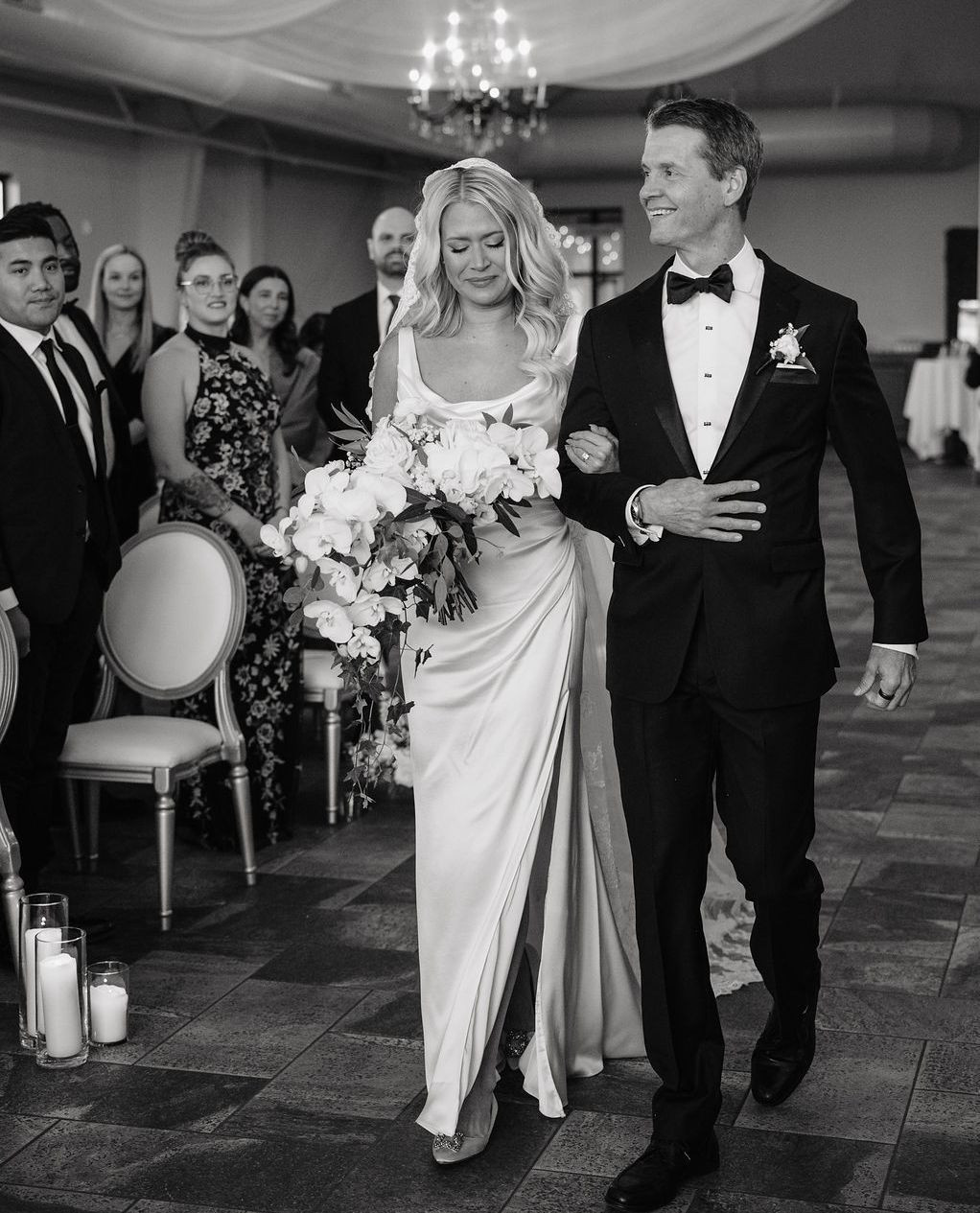 The moments before I Do⌠and then, we did! đ¤Bridget + Louisâ đ¤
â
Venue: @bavaria_downsâ
Caterer: @damicohospitalityâ
DJ: @bellagalaâ
Hair and makeup: @ladyvampartistryâ
Florist: @botanycreativeworksâ
Photographer: @abigailannphotoâ
Videographer: @Summithillstudios â
Rentals + Decor: @lineneffects â
Stationery: @huntwrightdesignco â
Draping: @phosevents â
â
#mnweddingplanner #mplsweddingplanner #minneapolisweddingplanner #Minnesotaweddingplanner