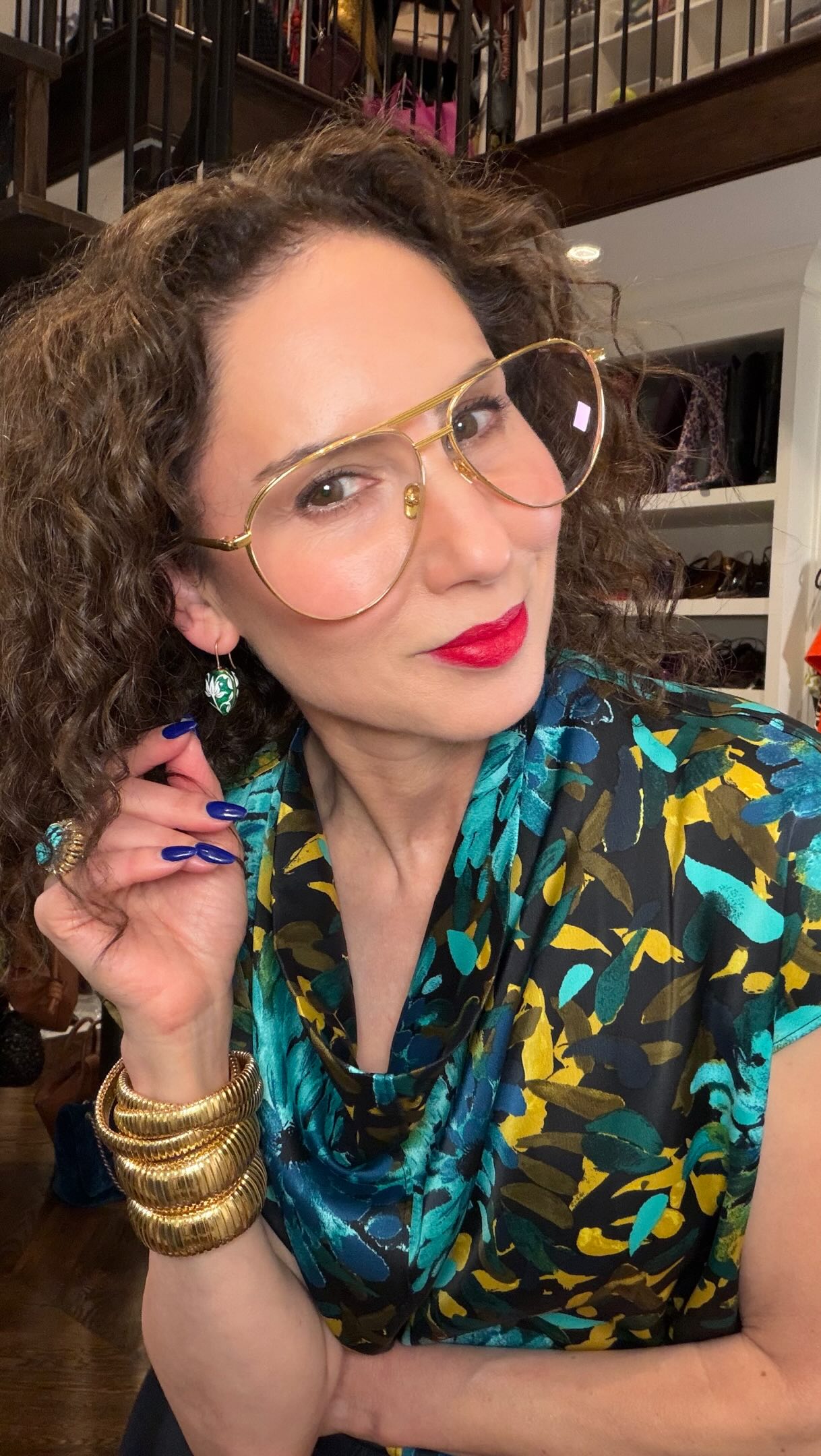 My September collection is all about rich color, unexpected combinations, and clothes that give you structure without feeling stiff. Think turquoise florals with midnight blue, espresso plaid with rust and black cherry, and pieces designed to lengthen and flatter.
And then thereās the golden palm car coat⦠an absolute showstopper.
But the best trend for fall? Wearing it all with confidence. Happy shopping! šāØ
@qvc #LoveQVC