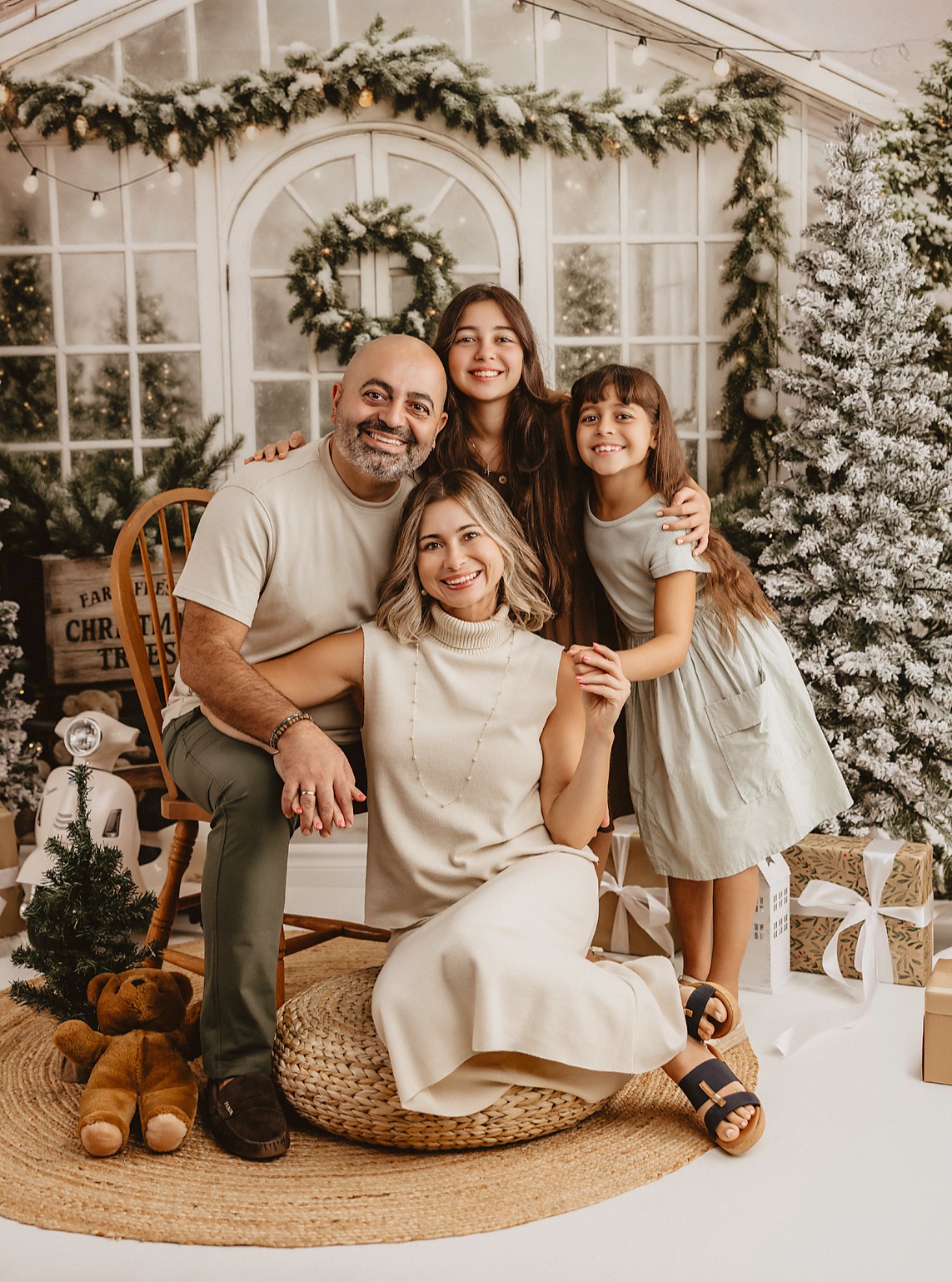 🎄 A cozy little Christmas at VioletART Photography — limited spots available! 🎄
Soft whites, warm neutrals, Christmas trees, teddy bears and all the sweetness of childhood Christmas magic. ✨
📍 Sessions take place at VioletART Photo Studio in Markham.
Christmas may still feel far away, but early bookings are already open! 🎄
I can’t wait to welcome your family for a cozy, playful Christmas session and create beautiful memories together.
💌 DM me to learn more or book your session.