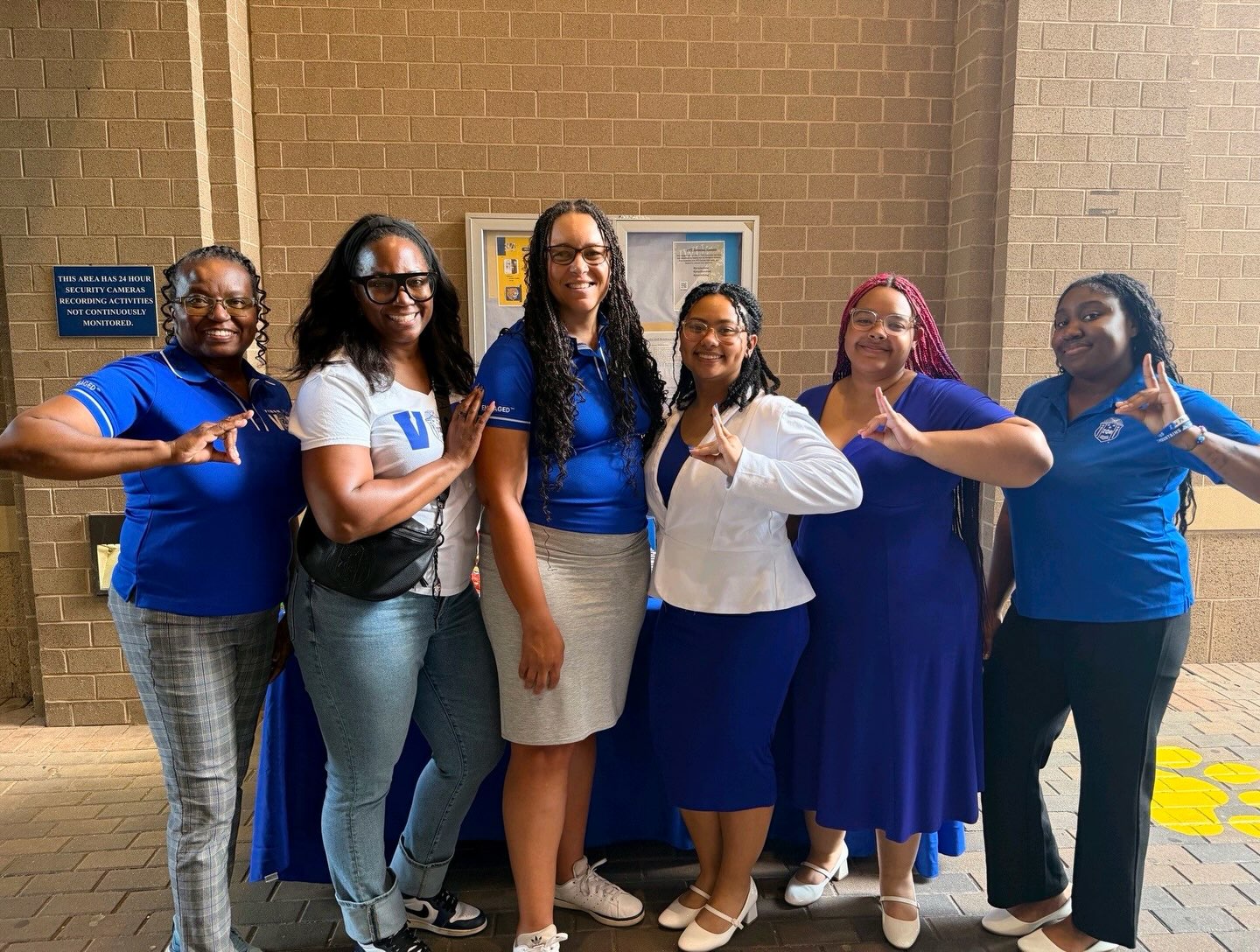 SWIPE LEFT: In recognition of National Voter Registration Day, on Wednesday our Social Action committee collaborated with our undergraduate chapters of Queens University (@queensuzetas)and Johnson & Wales University (@jwucharlottezetas) to register people to vote. Also, sorors provided QR codes for people to check their voter status and to take a quick survey about the voter registration process. All who filled out the survey registered to vote.
Great Job Sorors!!! 💙🤍🕊️
#PsiMuZeta #ZetaPhiBeta #GetOutTheVote
#DeltaPhi #SigmaUpsilon
