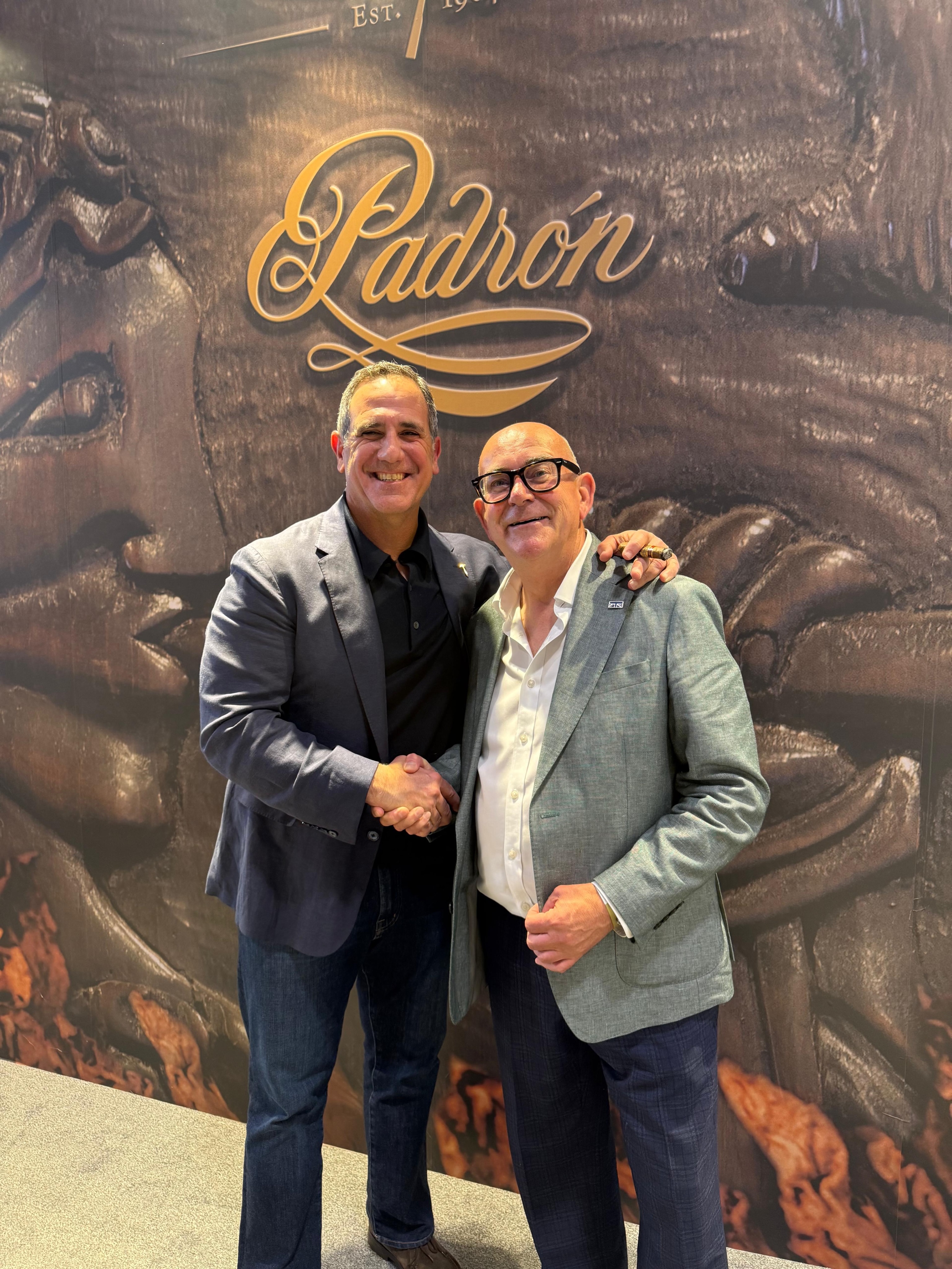 Shaking hands with the Lifetime Achievement winner and good friend Jorge Padron 🤝
It was great to see Jorge and Alfonso on the stand too! Padrón is a name synonymous with legendary craftsmanship, serious flavour and some of the most respected cigars in the world 🔥
We are so proud to be their distributor in the UK 🇬🇧
#newworldcigars #padroncigars #intertabac #intertabac26 #padronfamily