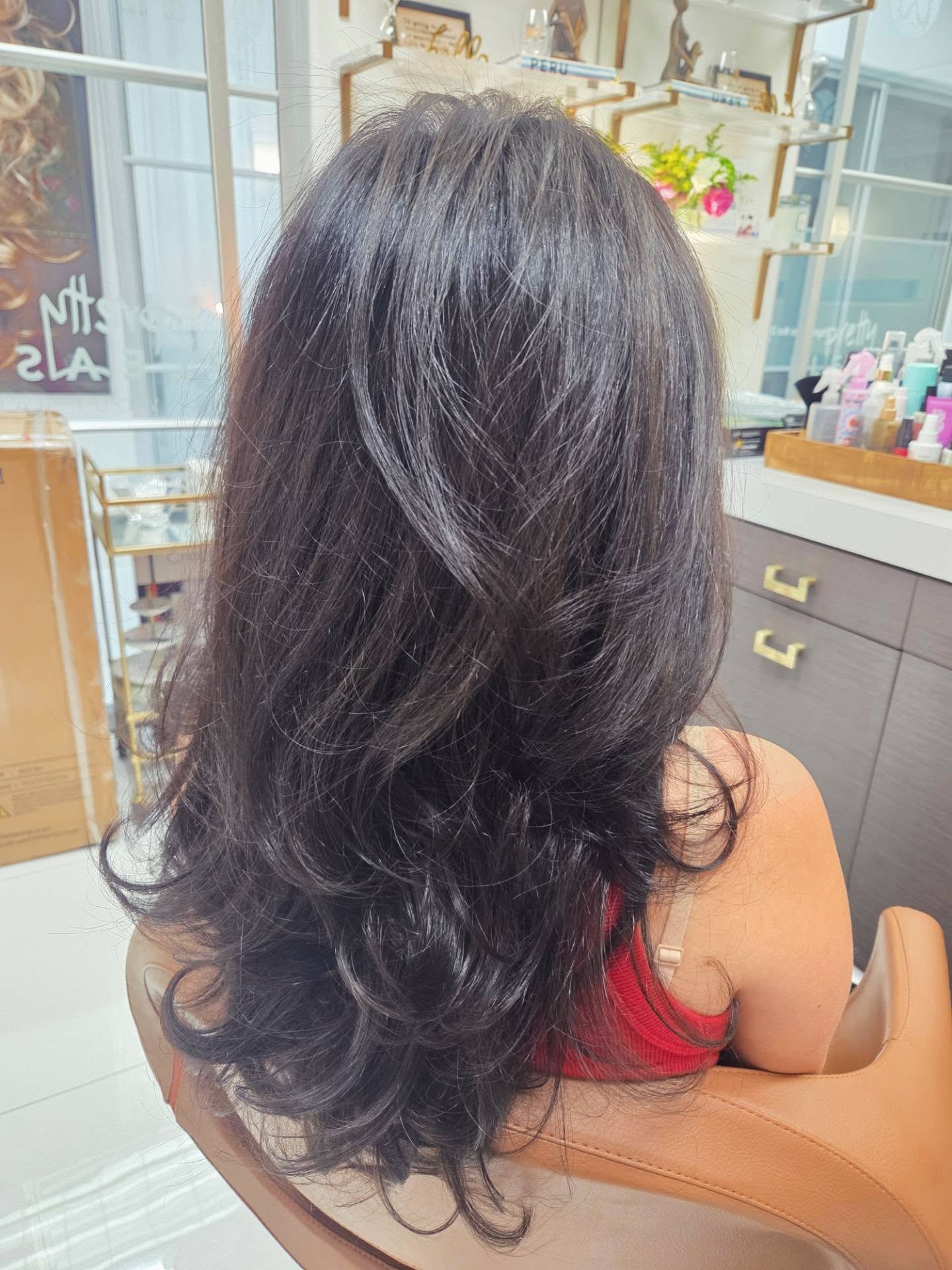 We got her color refreshed!! She about to lock it down after twelve years!! 👰🏻♀️. Yep, since they were 16. Rare. So happy for her.!! 🤍😍
Blowdry | Bouncy Hair | Big Hair | Big Bouncy Blowout | Voluminous Hair
Bouncy