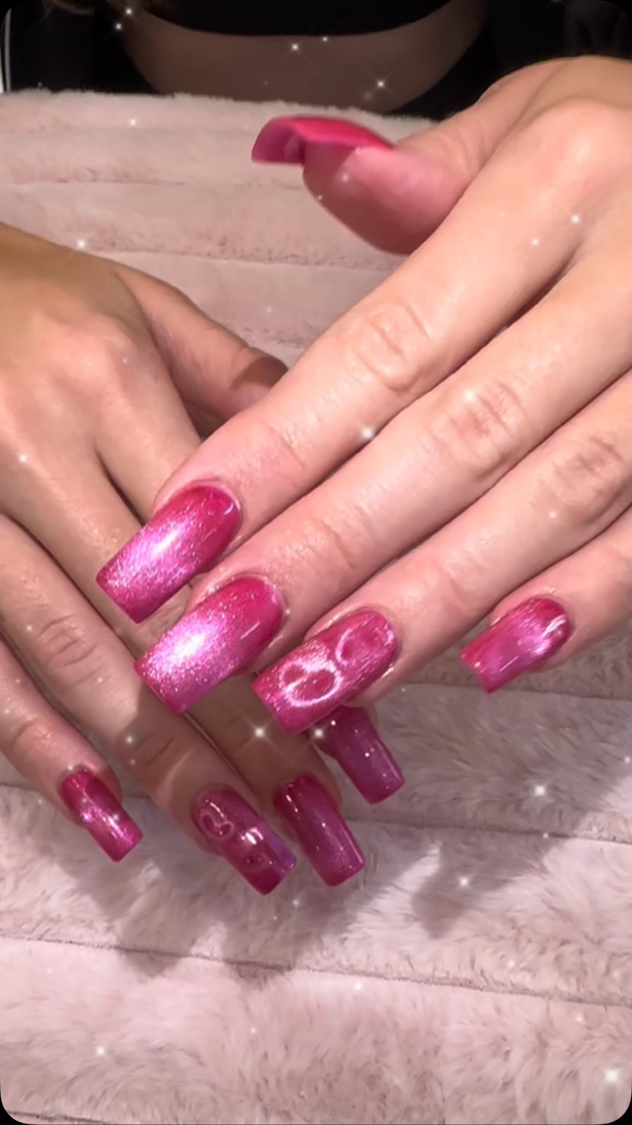 Heart Cat-Eye Nails by Ann β¨π
Acrylic, GelX, or Builder Gel β you can get this dreamy Heart Cat-Eye design on any set! π
π
Book your appointment and let your nails steal the heart! π
π² Reserve your spot today!