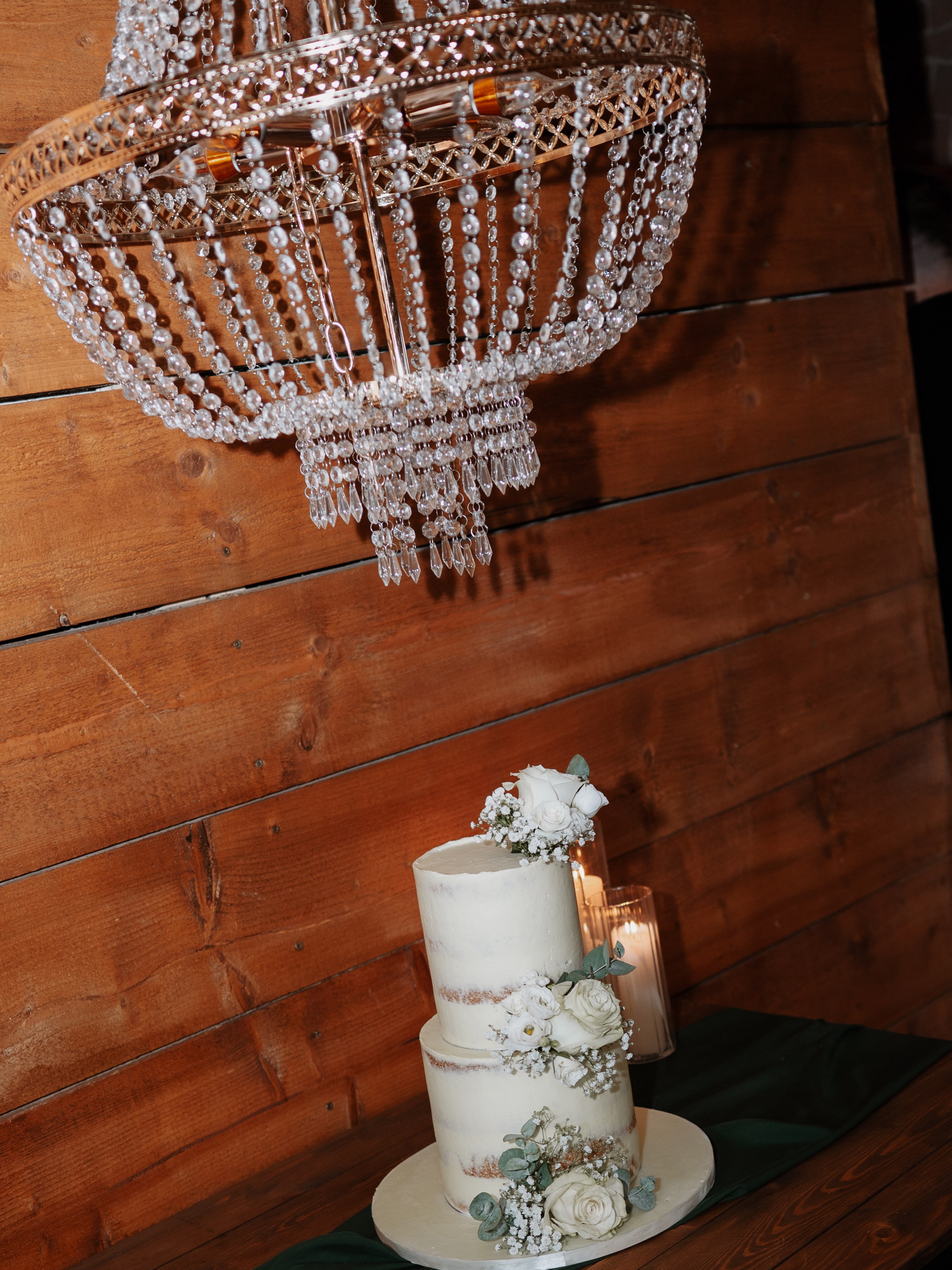 Congratulations to the happy couple 🥂🫶
This semi naked cake was collected by the bride the day before the wedding and transported to Shrewsbury.
Thank you for sharing the photos! 😍 I hope you had the best day and wish you both all the happiness for the future.
#weddingcake #seminakedweddingcake #rusticweddingcake #cake #westmidlandswedding