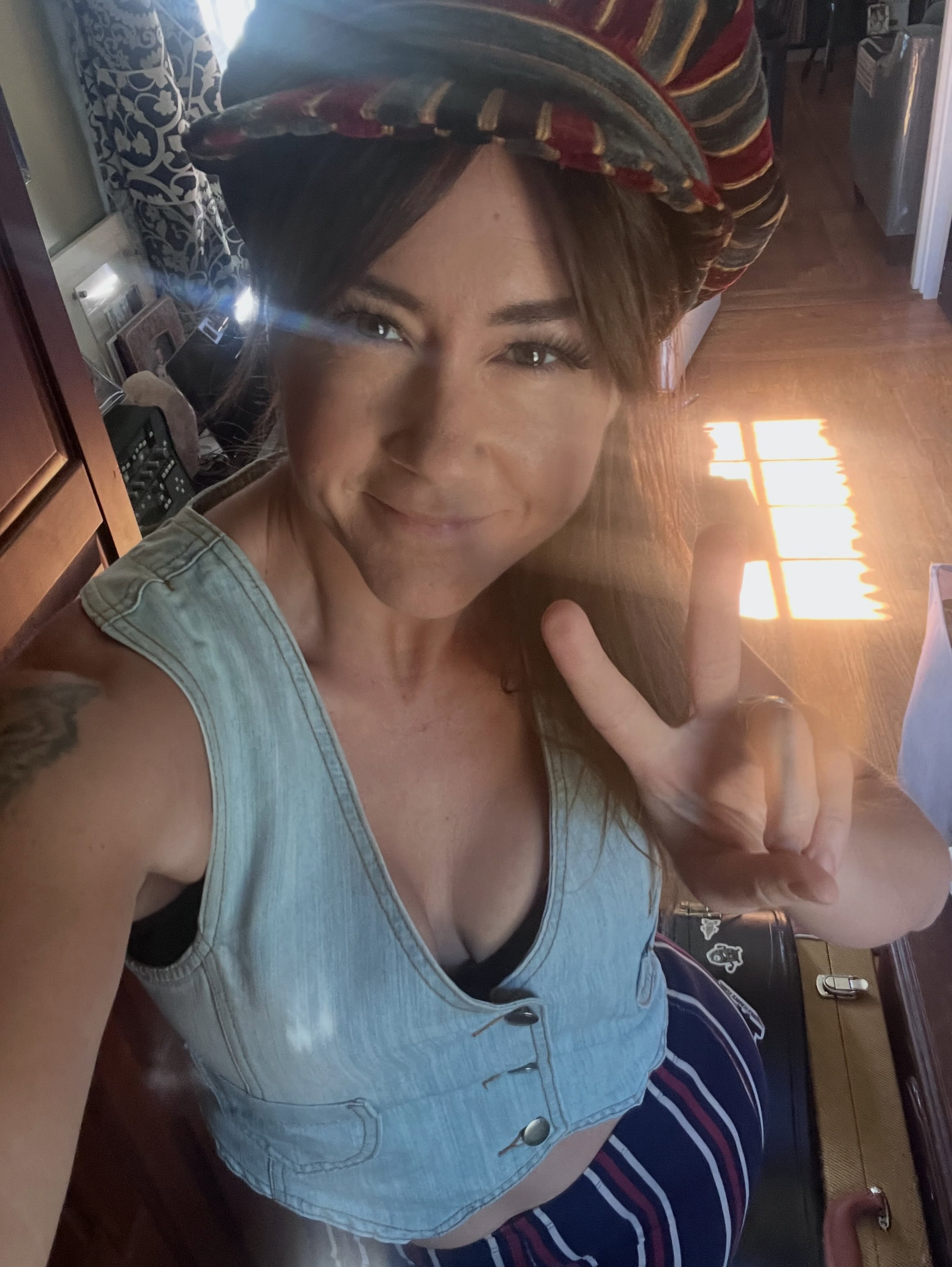 Headed to go be a Troubador - come by if you can!
@loveandexilebar 12:30p