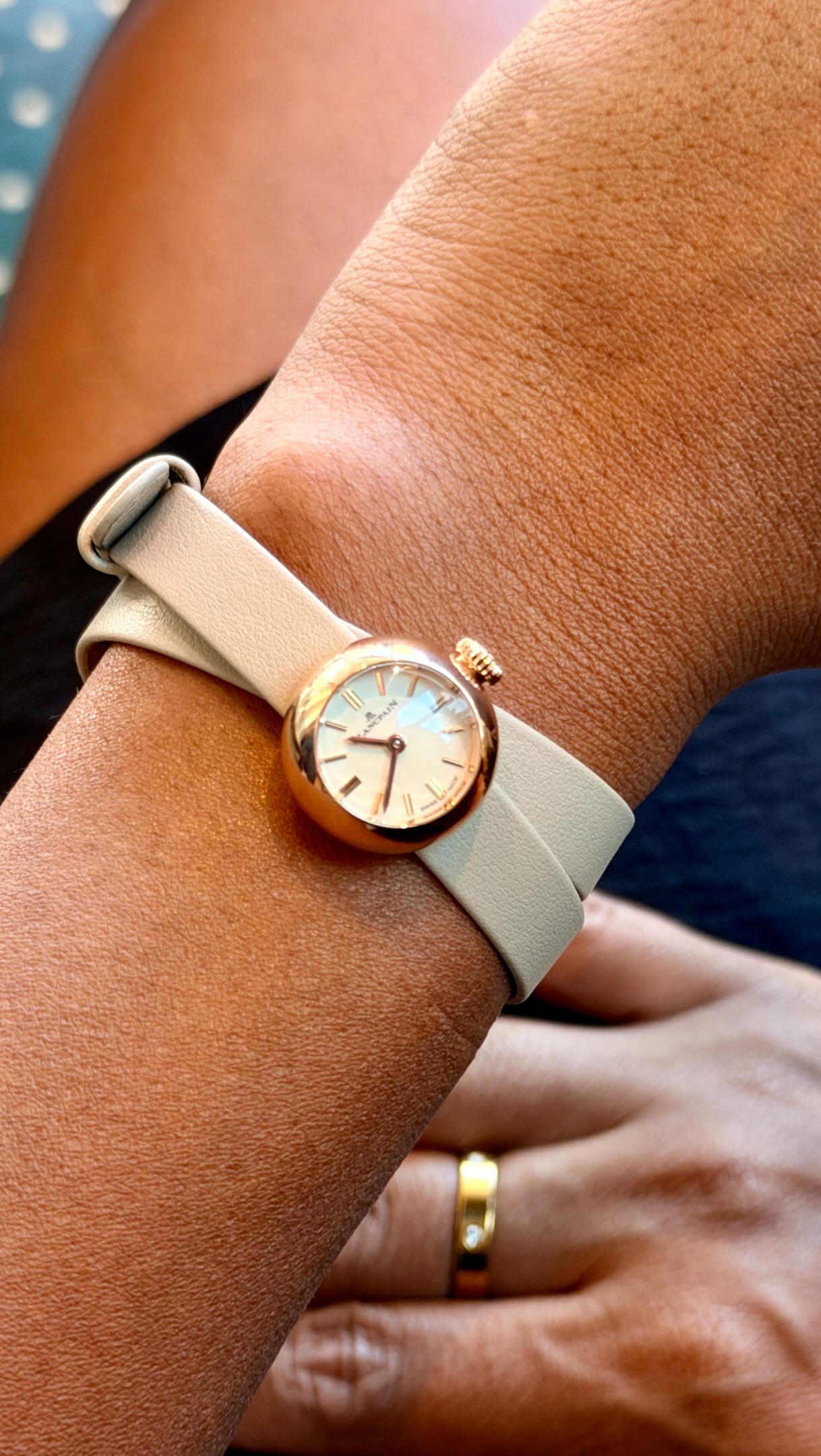 Blancpain has been digging deep into its archive lately, and the new Lady B is a great example of heritage translated into something genuinely fresh.
We got an early look during Geneva Watch Days. Inspired by the 1956 Ladybird Bullet, the Lady B carries forward Blancpain’s history of mechanical miniaturization in a 19mm spherical case powered by the automatic caliber 615.
But what really makes it feel right for this moment is the freedom around how it’s worn. The double-tour strap passes directly through the case, comes in seven colors, and can be swapped easily, even opening the door to wearing multiple Lady Bs together.
It was conceived as a ladies’ watch, but as fashion, jewelry and watch culture continue to blur, that label feels increasingly limiting.
Small, sculptural, mechanical, expressive. Blancpain is showing that serious watchmaking can still have a lot of fun in small packages.
#blancpain #ladyb #complecto