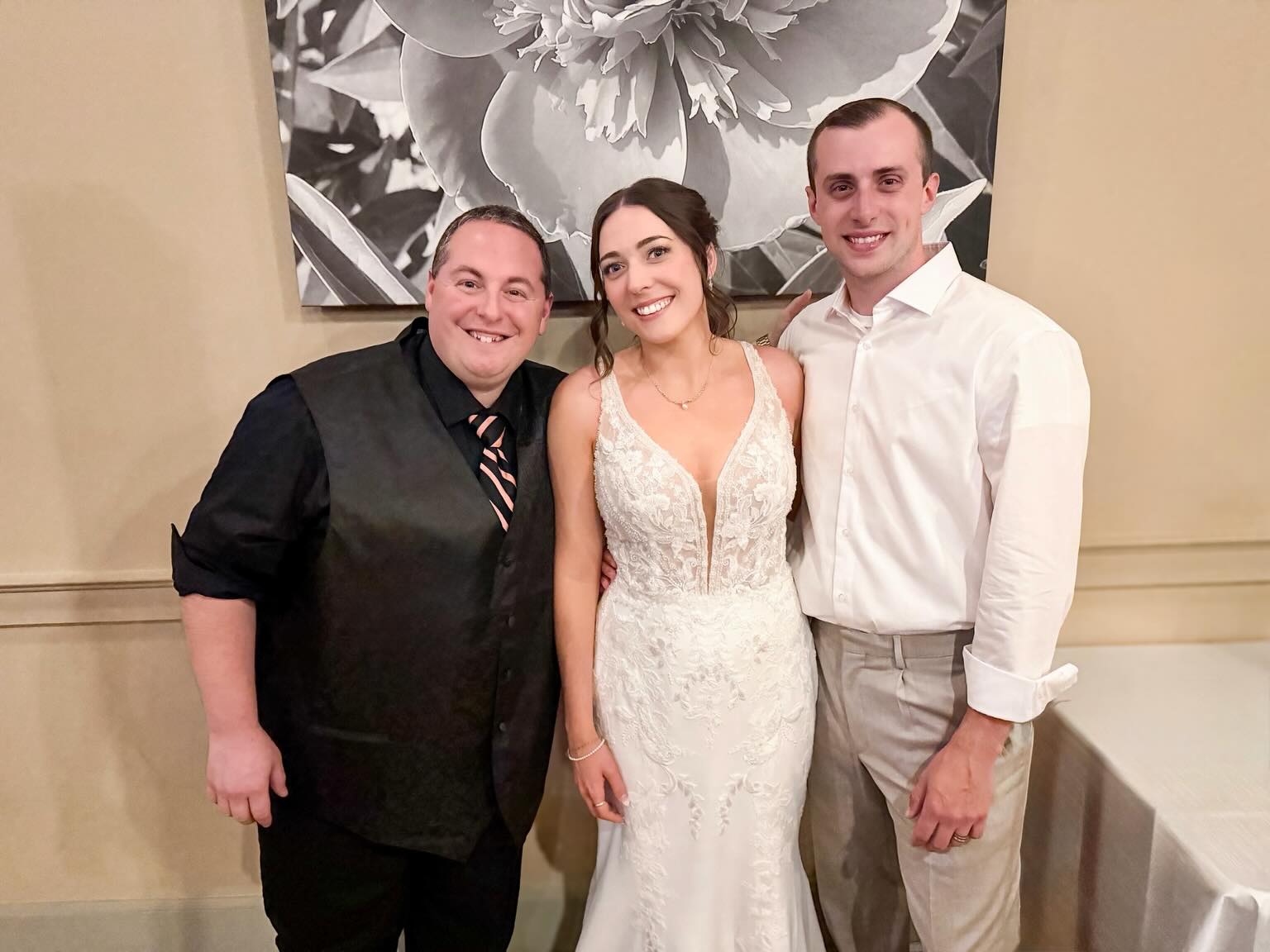 💍 What a fun night celebrating Jared & Aubrey’s wedding at Locust Grove in Poughkeepsie! 🎉🥂 A huge shoutout to Aubrey for all of her amazing details (and for creating the awesome design for the DJ booth!)
📸 Check out more pictures online at JimmyLyles.com and give us a call to book DJ & Photo Booth services for your next special event!
#JaredAndAubrey #LocustGrove #PoughkeepsieWedding #WeddingDJ #JimmyLyles