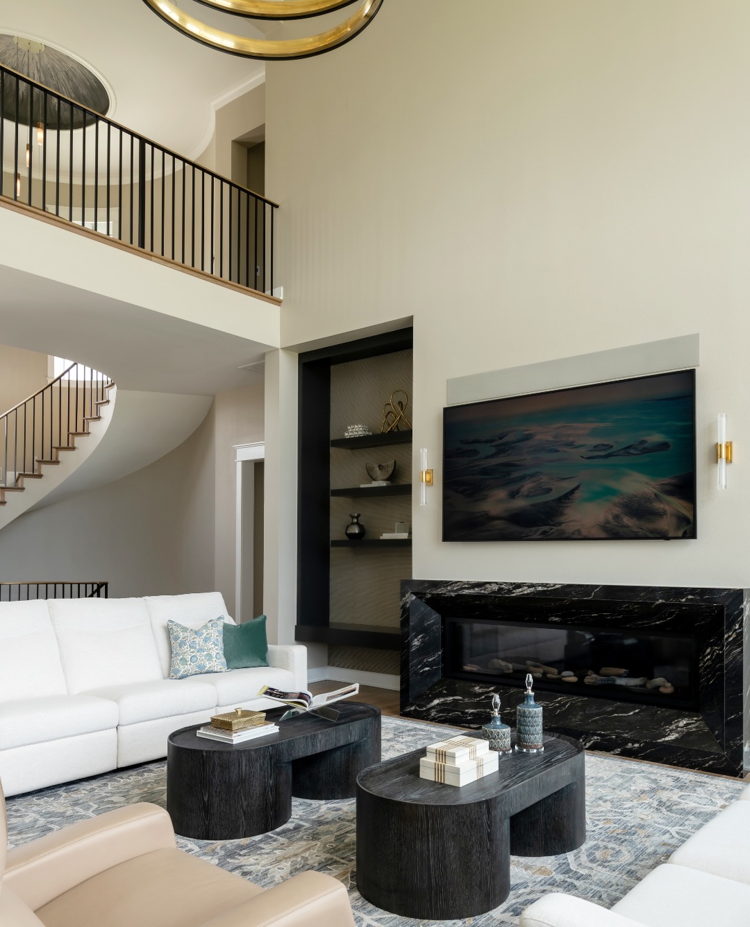 The wait is over... Foxpond Estate is here, and every detail was worth it. Step inside the living room and take in the views, from the sculptural staircase to the marble-clad fireplace to the outdoor oasis just beyond the perimeter.
Designed for effortless living and elevated style, this home is a masterclass in the balance between architecture, texture, and light.
Design by: Design Lifestyles
Photo by: @michaelhunterphoto
#foxpondestate #luxurydesign #dallashome #dreamhome #projectreveal