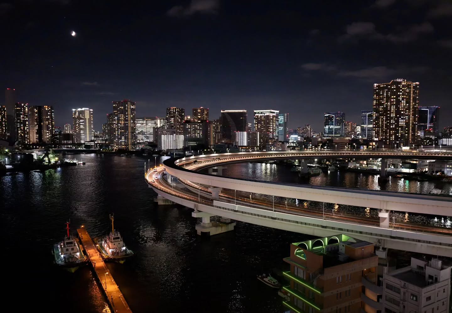 Rainbow Bridge Shibaura Loop
#nightphotography
#nightscape
#fujifilmgfx
#gfx
#gfx100rf