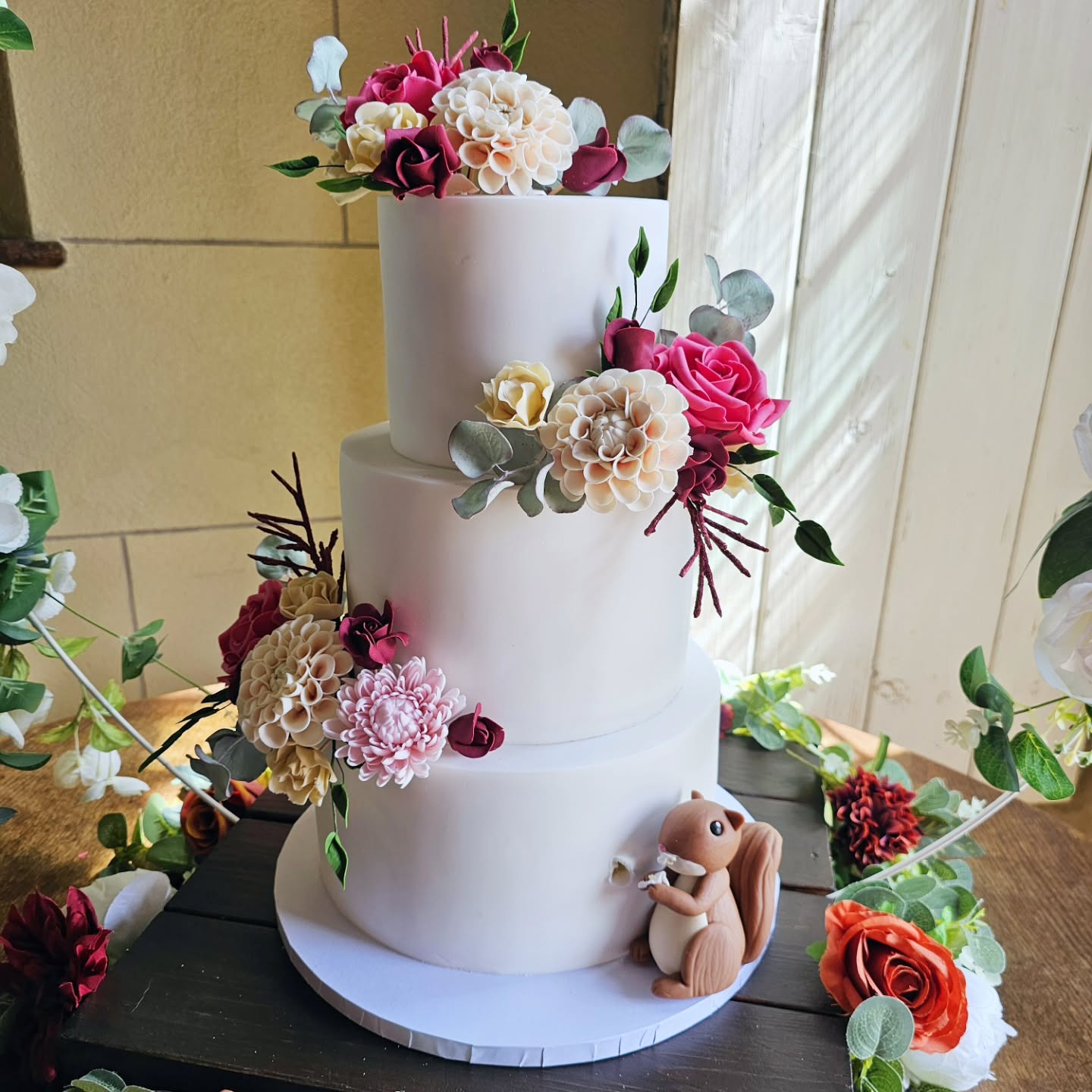 Kelly ๐ค James
Three perfectly iced tiers adorned with a variety of hand made sugar flowers, and Hammy the squirrel, a wonderfully integral part of this couple's day! Hammy was hungry - he took a nibble ๐๐
๐ฐ๐ฟ
venue: @hinton_st.mary_estate
cake stand: @theweddinglibrarydorset
๐ฐ๐ฟ
#hintonstmarywedding
#dorsetcakemaker
#dorsetweddingcake
#dorsetweddingcakedesigner
blossomdreamcakes