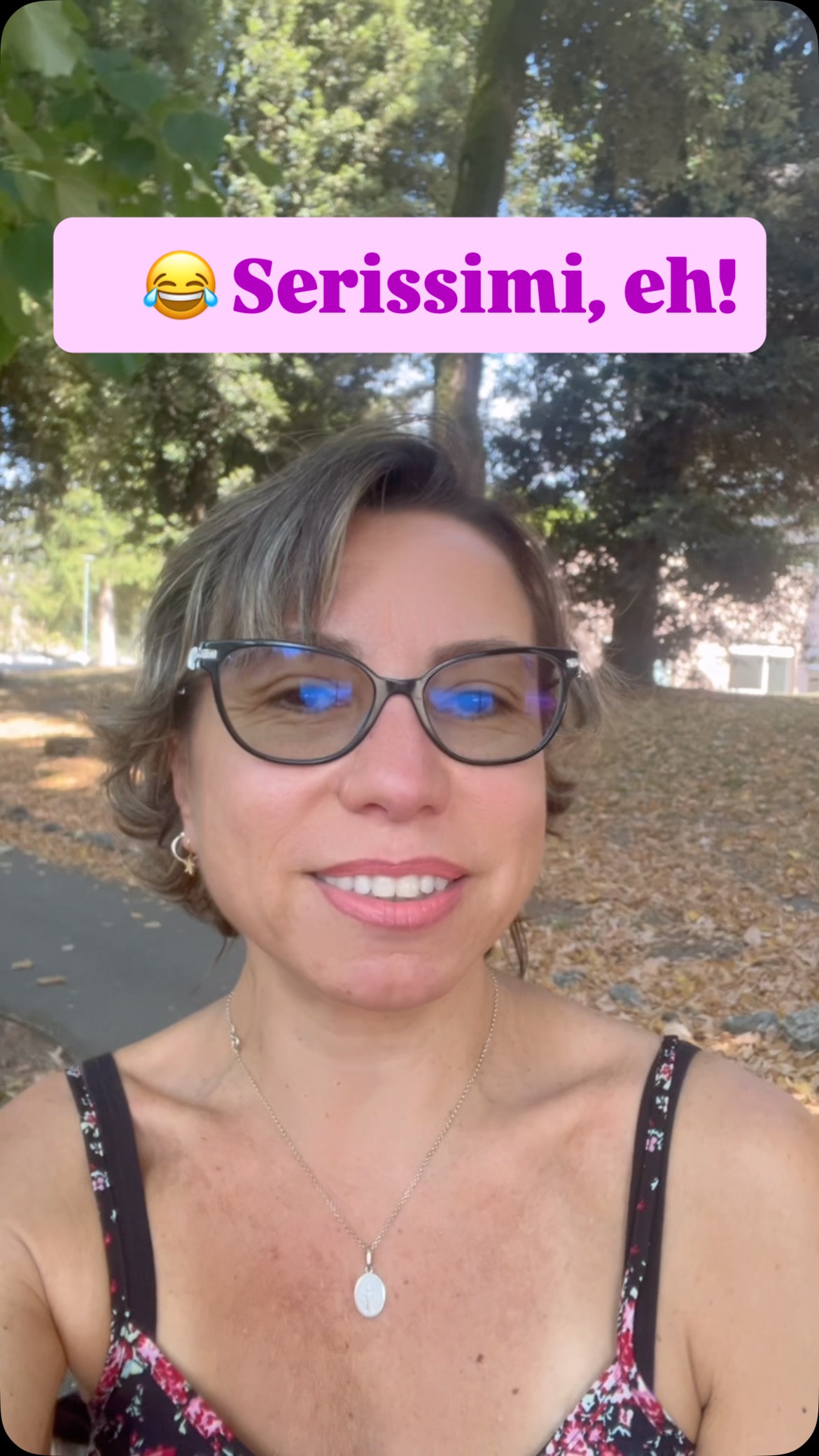 😂 Ridere è una cosa seria.
Sì, lo so: come slogan non sembra molto serio. 😄
Ma la risata non deve essere per forza soltanto la conseguenza di qualcosa di divertente. Può diventare anche uno spazio che ci concediamo per muoverci, respirare e ritrovare un po’ di leggerezza. 💜
E visto che parlarne va bene, ma provare è decisamente più divertente… 😜
🧘♀️ Sul mio canale Telegram @lafiammaviola trovi una lezione gratuita di Yoga del Sorriso da praticare insieme a me.
#YogaDelSorriso #Yoga #SorridereFaBene #Benessere #yogaitalia @hotelelitesalsomaggiore