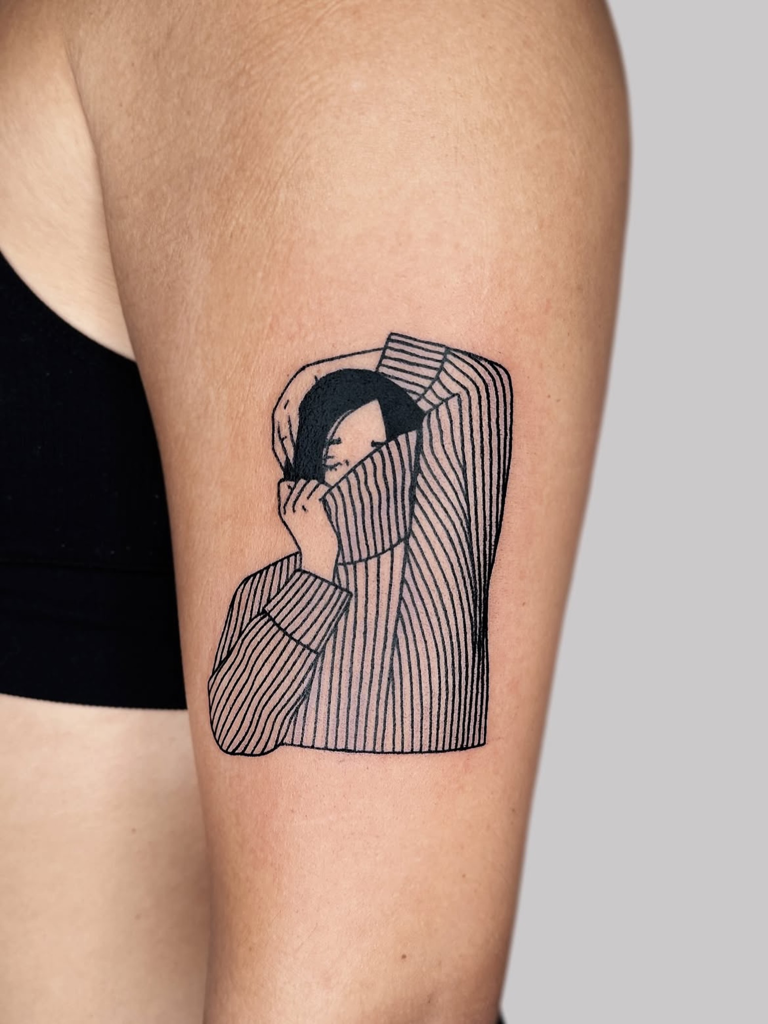 A guest artist with a style that’s impossible to mistake for anyone else. 🖤 @anna.berger.tattoo
Her work blends bold graphic lines, playful silhouettes and striking details into something completely her own.
She’ll be joining us at Soul of Ink from 27–29 September for a Copenhagen guest spot.
If you’ve been waiting for something a little different, this might be your sign.
27–29 SEP | COPENHAGEN
Bookings directly with the artist. 🖤
#soulofink #copenhagentattoo #guestartist #copenhagenguestspot #tattooart