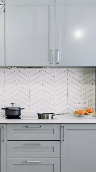 How do we feel about millennial grey—are we officially ready to leave it behind?
Kitchens and bathrooms are getting a lot less grey and a lot more personality. Warm creams, soft greens, bold blues, and natural wood cabinetry are taking center stage, bringing depth and character back into the heart of the home.
So, are you ready to say goodbye to grey? And if so, which direction would you take your kitchen?🤔
