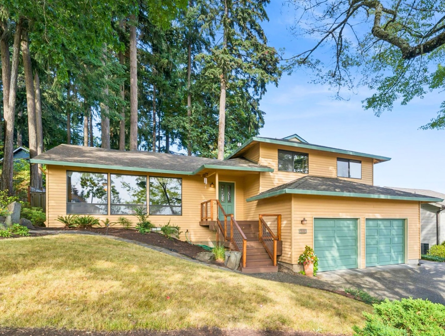 NW Contemporary with woods setting and Mt Hood views! ποΈβ¨ This tri-level home is meticulously maintained with a vaulted sunken living room with large picture window with views, custom wrought iron railings, beautiful laminate flooring throughout, bright kitchen with skylight, large gas cook island with door to trek deck, lower family with wood burning fireplace, dry bar, half bath & laundry with included washer/dryer. Outside features new trek decking with railings, mature landscaping with irrigation, beautiful fir trees, Mt. Hood views from the front yard, fully fenced private backyard with valley views and backing to Granada woods natural area. Self managed HOA only $100/year which includes leaf cleanup. Great location with elementary school and Granada Park around the corner.
3 bed ποΈ β2.5 bath π | 2 car π | 1,864 sqft π| Mountain Views
π 7187 SW 179th Ave, Aloha, OR 97007
πOpen Sunday 9/20 12-2pm
MLS 635389544
π·οΈPrice: $549,999
.
.
.
#aloha #alohaoregon #beavertonoregon #pdxrealestate #oregonrealestate