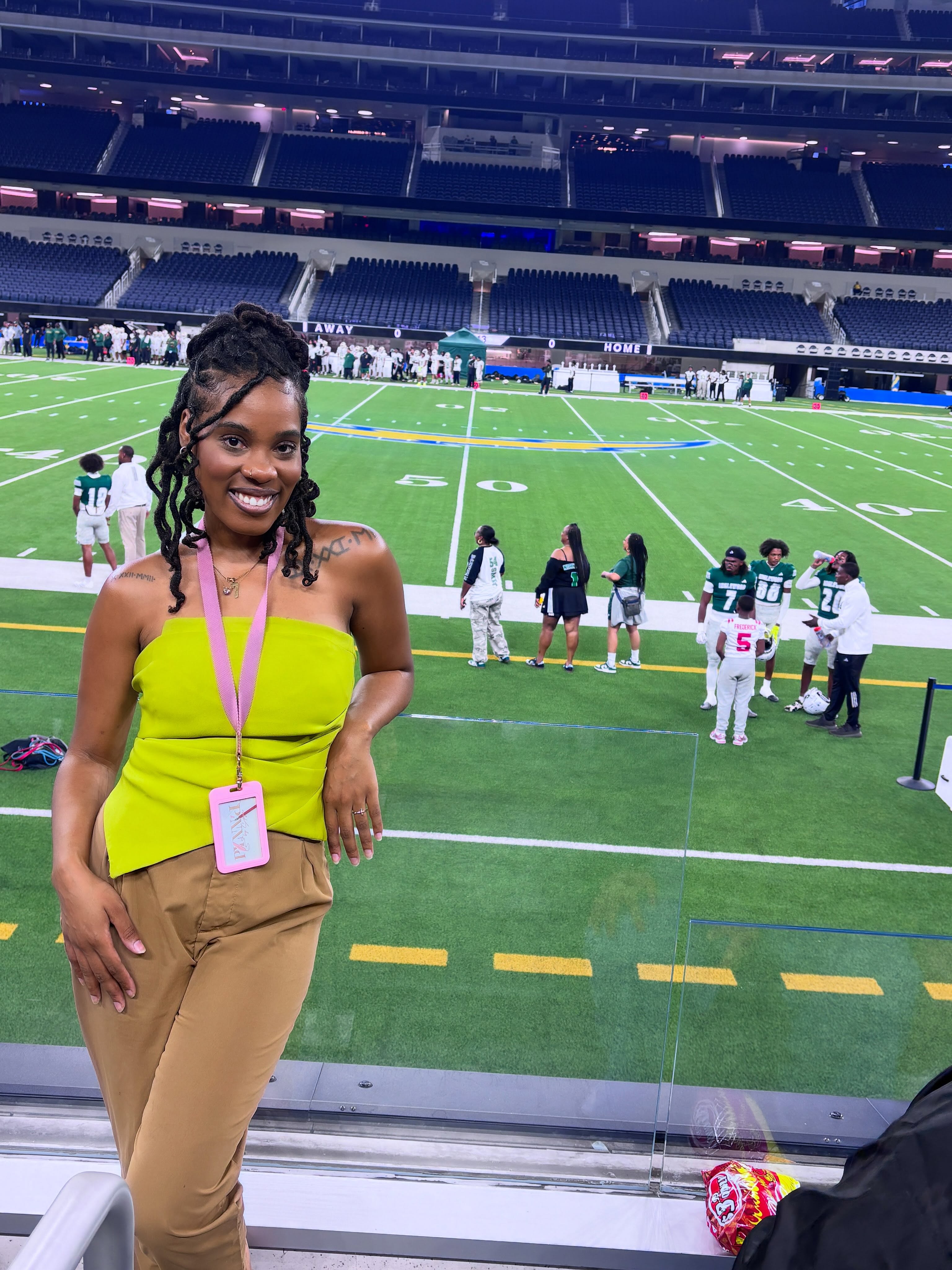 🏈Officially on the sidelines. #PYNNdNews x #LongBeachPoly 💚
I’m excited to announce that I’ll be reporting on Long Beach Poly football this season for PYNN’d News.
From the sidelines to the stories beyond the scoreboard, I’ll be bringing you the moments, the players, the culture and the energy surrounding one of Long Beach’s most storied football programs.
Yes… Pynnderella is on the field tonight at SoFi while we face off with Inglewood. 📝
More coverage coming soon.
#LongBeachPolyFootball #polytechhighschool #polytech
