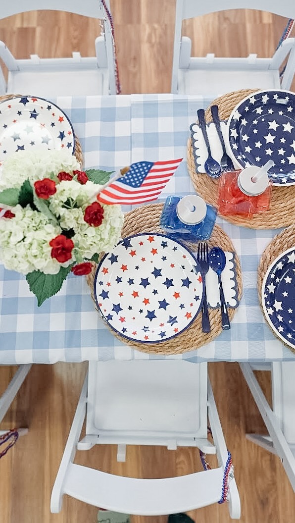 Still swooning over this All American Boy themed party @peachyplayzone transformed our studio into 🎉
Vendors
Balloons & Backdrop @partiesbydd
Dirty Soda Cart @brrpartyco
Beverage Specialist @sweetpeventservices
Cake @thepurplesprinkle
Cake pops @selahandcompany_