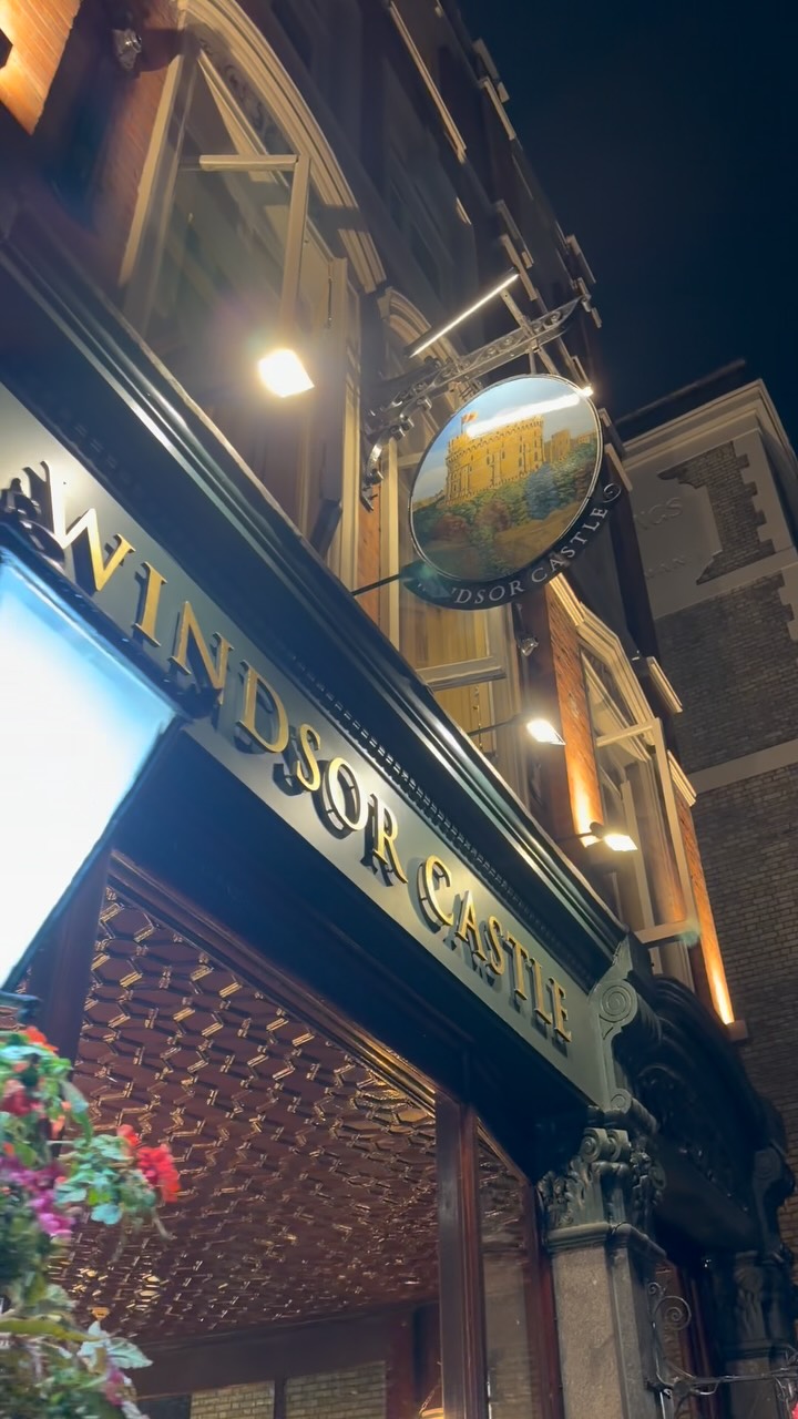 Francis Street, Victoria. The Windsor Castle.
1896. Etched glass, pressed-tin ceiling, stained-glass lantern, partitions you could lose an evening in. Samuel Smith’s — and one of those London rooms you remember after the pint is gone.
Shot with @tourwithphil — if you want an amazing tour guide in London and the surrounding counties - follow Phil - Phil is your man!
The Windsor Castle Pub
23 Francis Street, SW1P 1DN. Next to Westminster Cathedral.
I’m The Wondering Englishman. Travel, food, and the streets the brochure skips.
If you’d like to support my work: ❤️ Join → https://bit.ly/TWEjoin ☕ Ko-fi → https://ko-fi.com/thewonderingenglishman ☕ Buy Me a Coffee → https://coff.ee/thewonderingenglishman ⭐ SubscribeStar → https://www.subscribestar.com/the-wondering-englishman 💷 Patreon → https://www.patreon.com/TheWonderingEnglishman
🌍 Website: https://www.thewonderingenglishman.com 🎥 Rumble: https://rumble.com/c/c-1948942
#WindsorCastlePub #VictoriaLondon #LondonPubs #SamuelSmiths #thewonderingenglishman