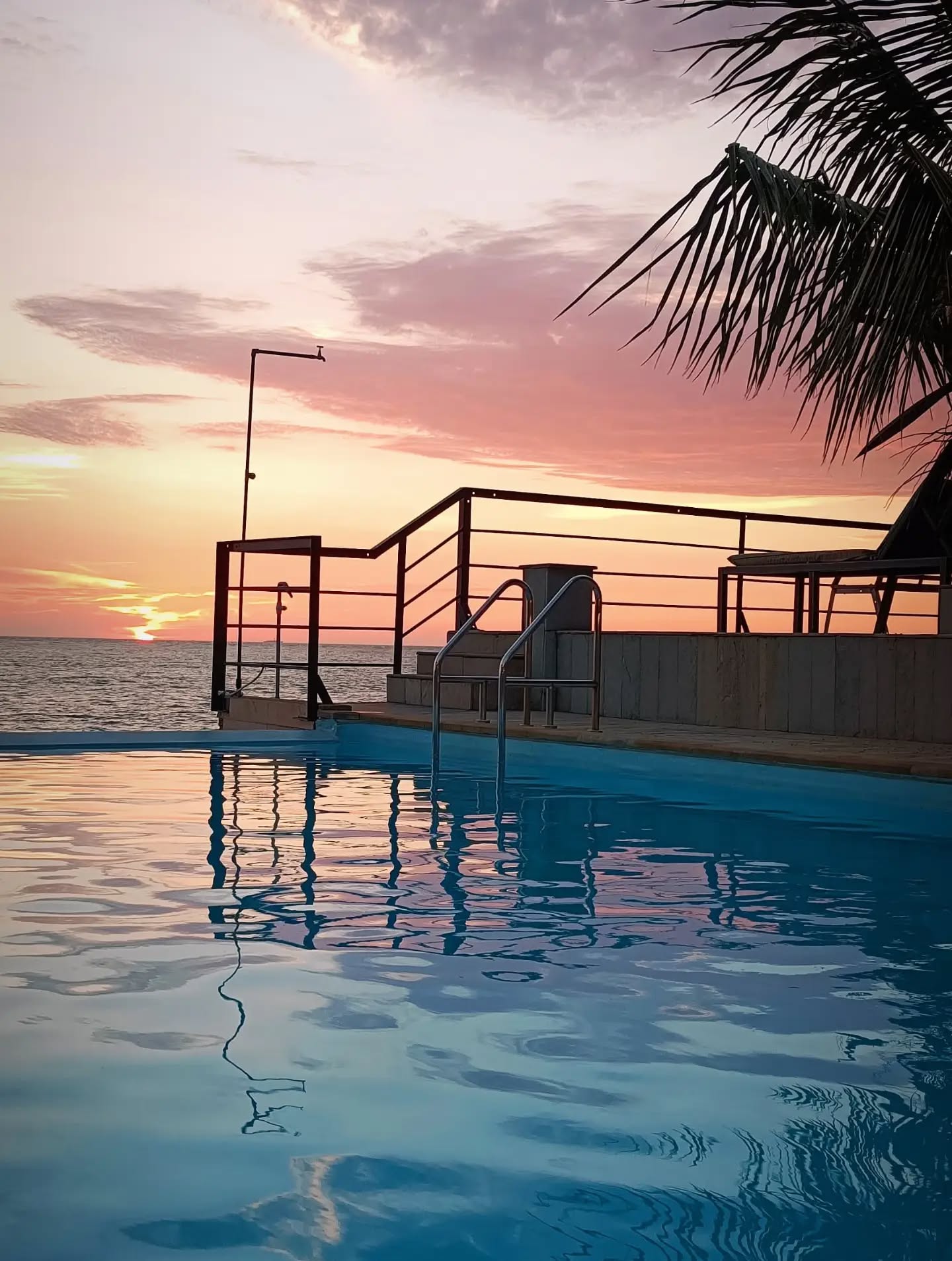Where the pool ends, the evening begins.π
This is Cherai Beach β and our sea-view infinity pool bleeding with the dramatic sky.
π¬ Comment "SUNSETS" and we'll DM you our offer + dates.
π Or call 99907 75666 to book directly.
π 36 Palms Beach Retreat, Cherai Beach, Kochi
#ResortLife #GoldenHour #PoolsideVibes #SunsetLovers #VacationGoals LuxuryGetaway TravelInspo